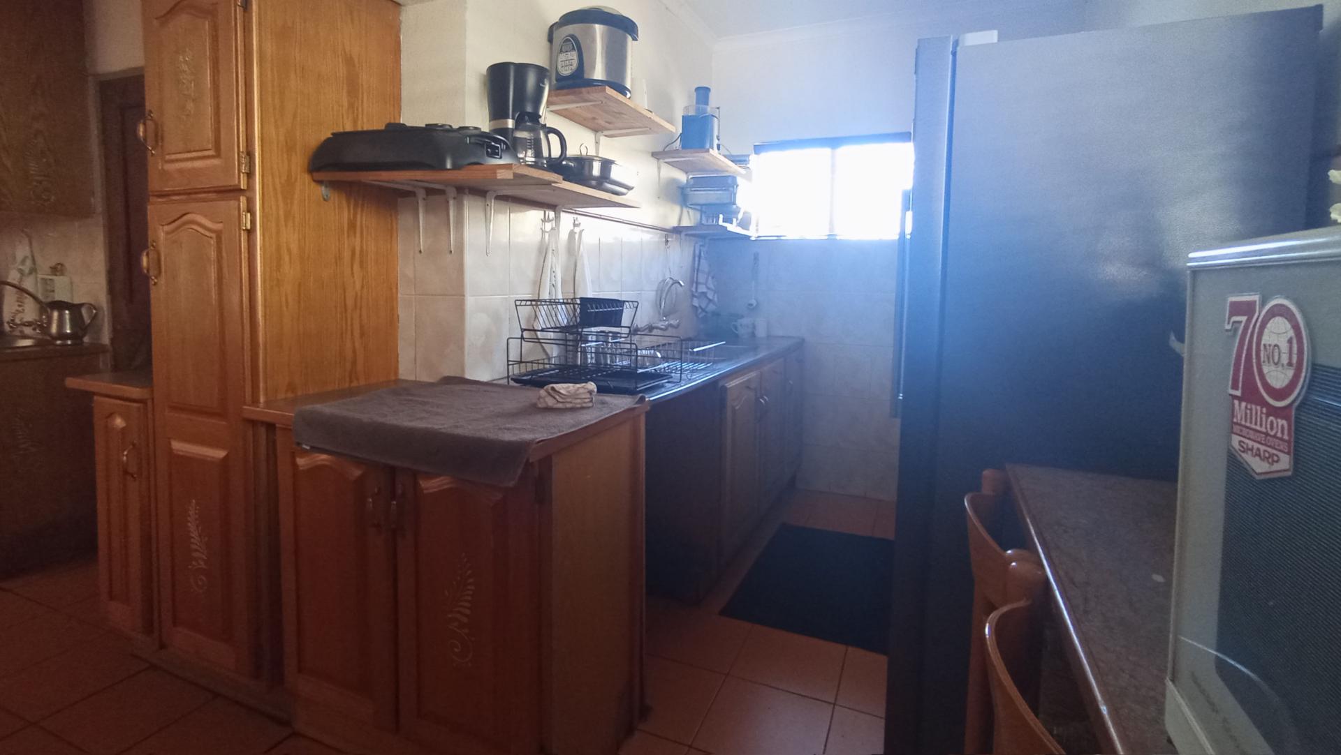 Kitchen - 23 square meters of property in Erasmuskloof