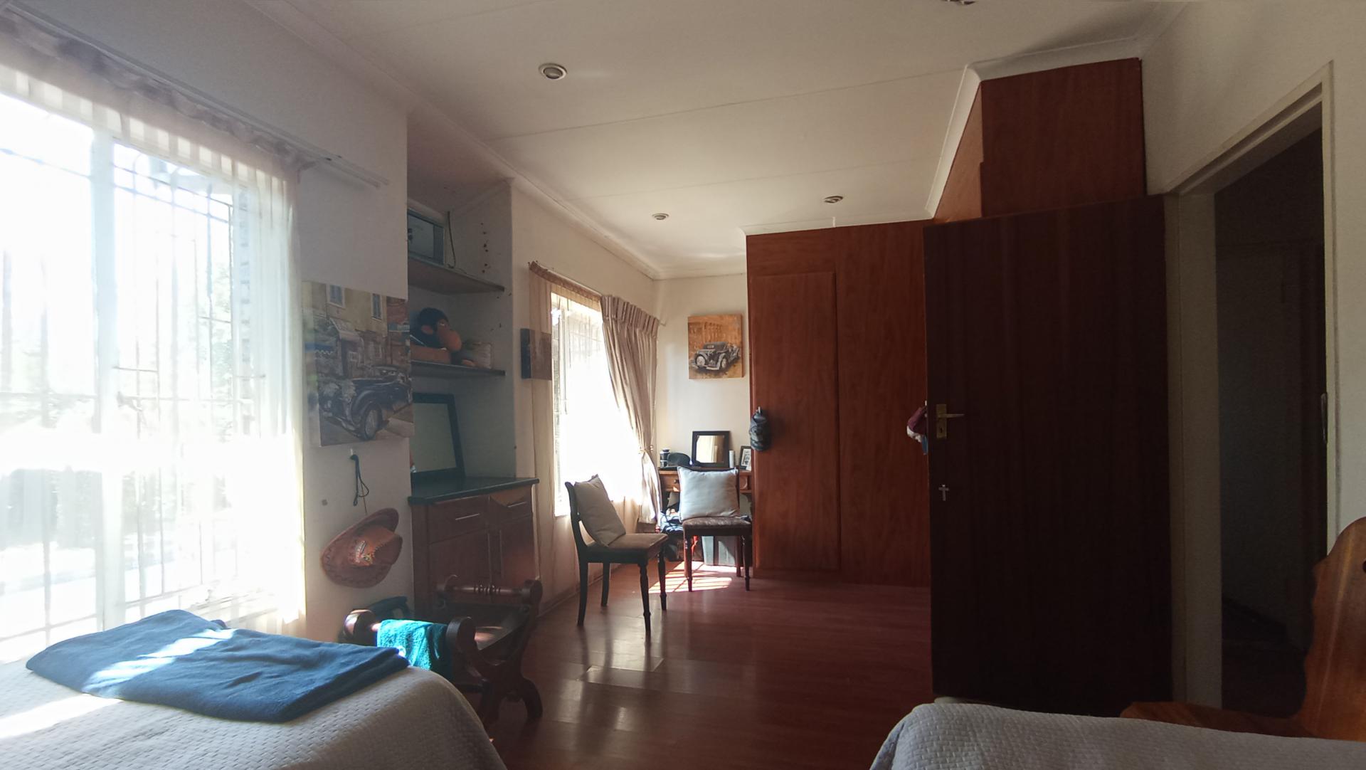 Bed Room 1 - 20 square meters of property in Erasmuskloof