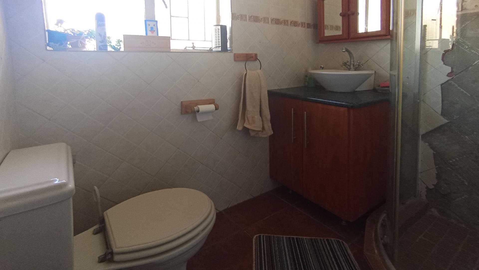 Bathroom 2 - 3 square meters of property in Erasmuskloof