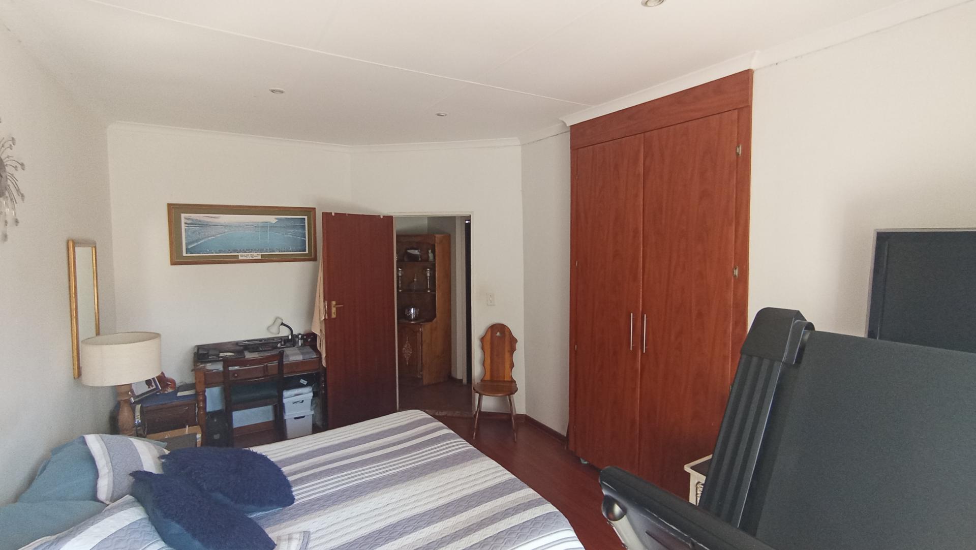 Bed Room 2 - 19 square meters of property in Erasmuskloof