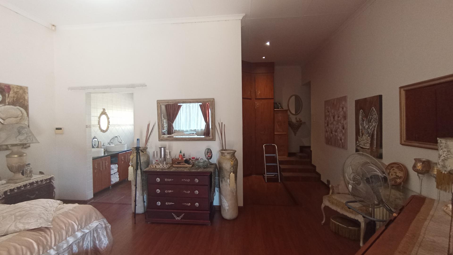 Main Bedroom - 38 square meters of property in Erasmuskloof
