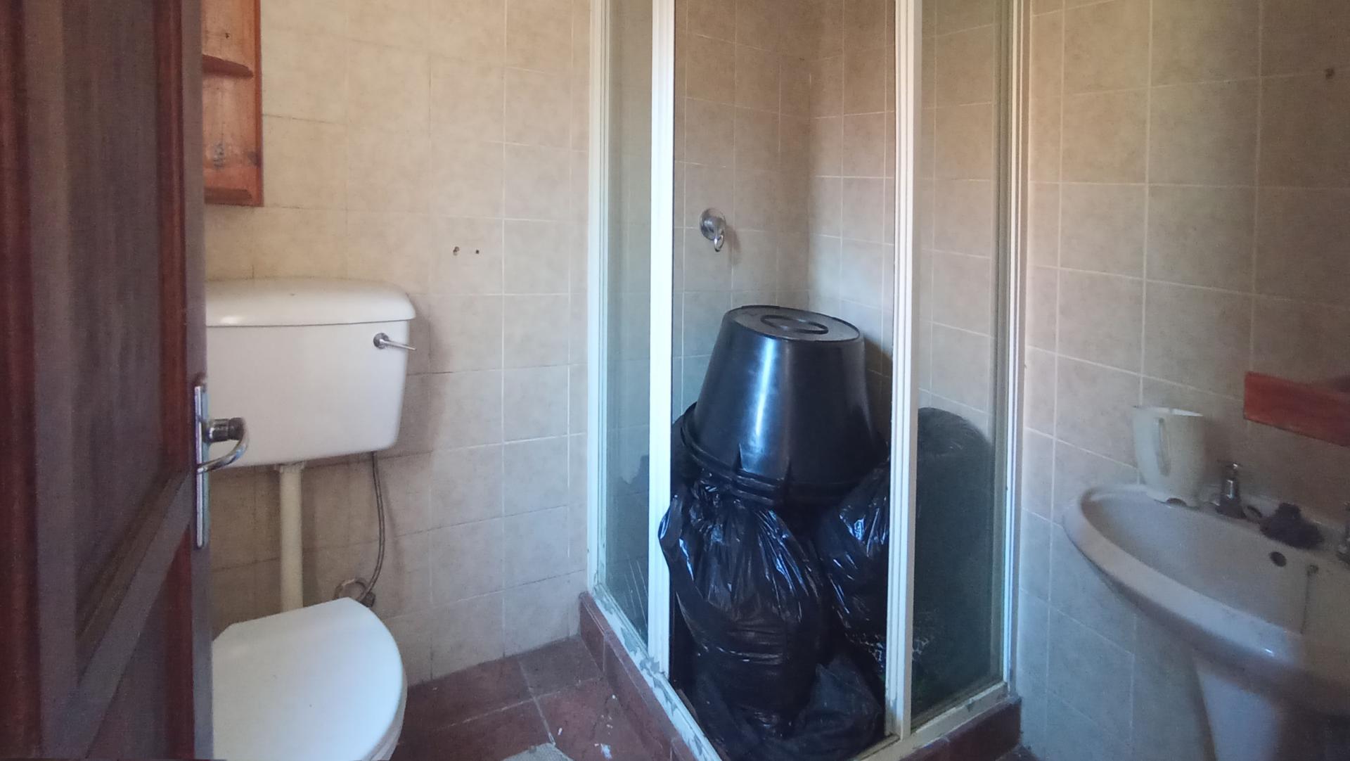 Guest Toilet - 3 square meters of property in Erasmuskloof