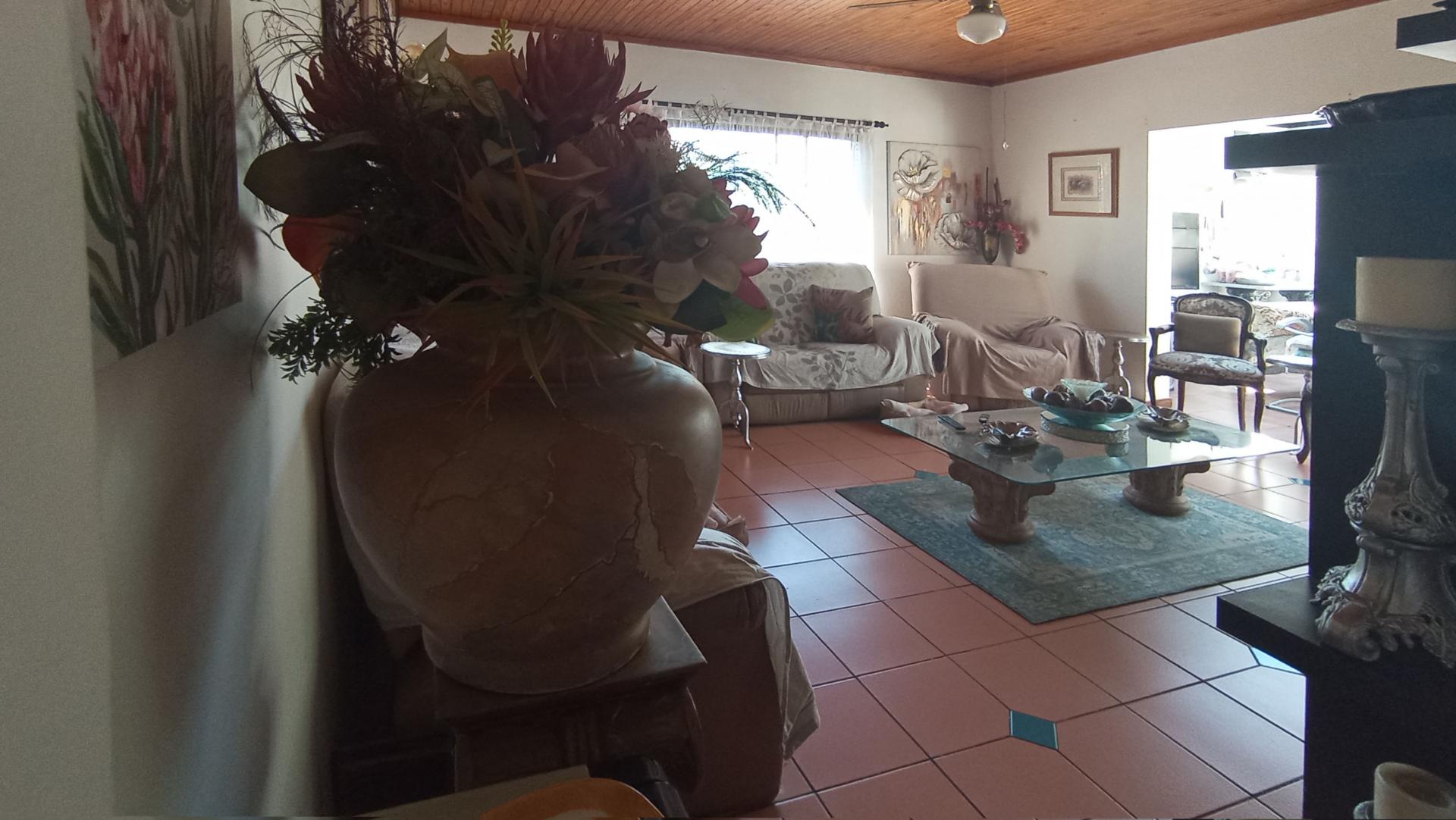 Lounges - 50 square meters of property in Erasmuskloof