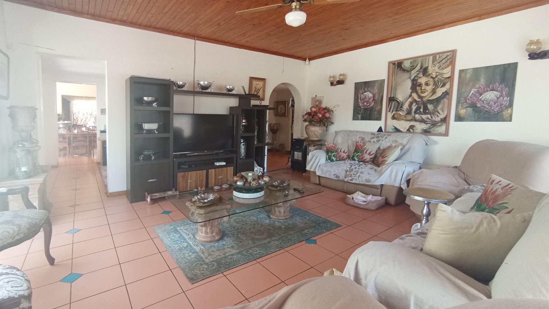 Lounges - 50 square meters of property in Erasmuskloof