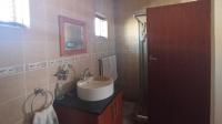 Bathroom 3+ - 11 square meters of property in Erasmuskloof
