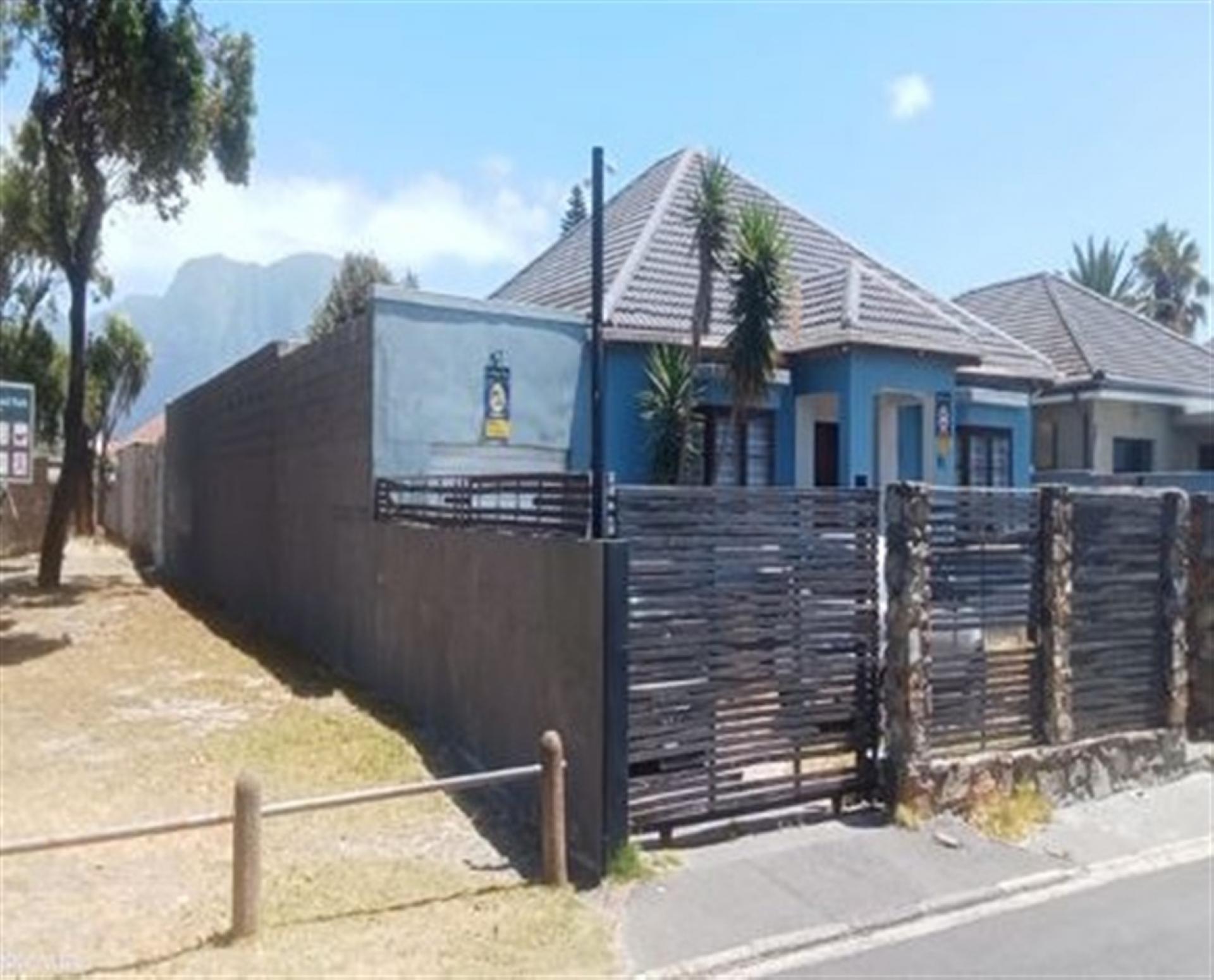 Front View of property in Lansdowne