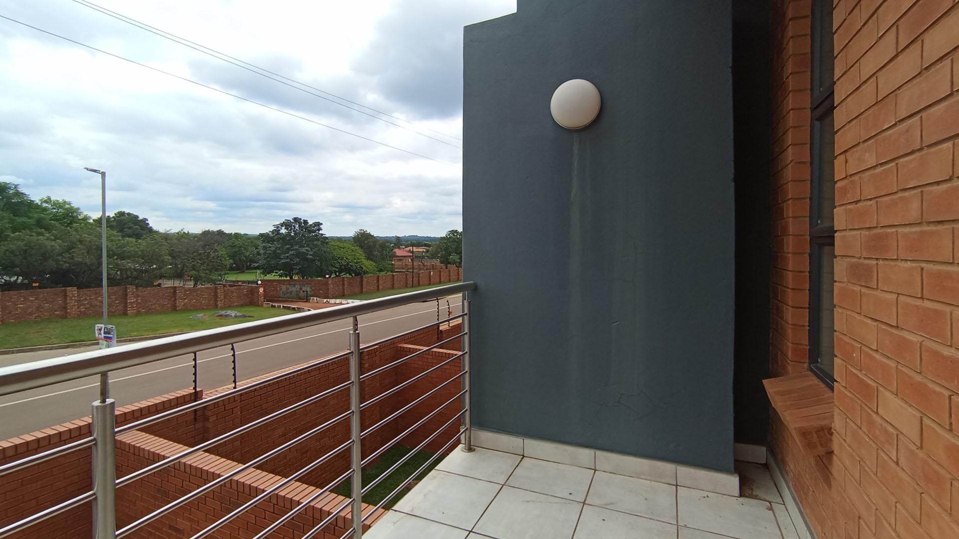 Balcony - 5 square meters of property in Montana