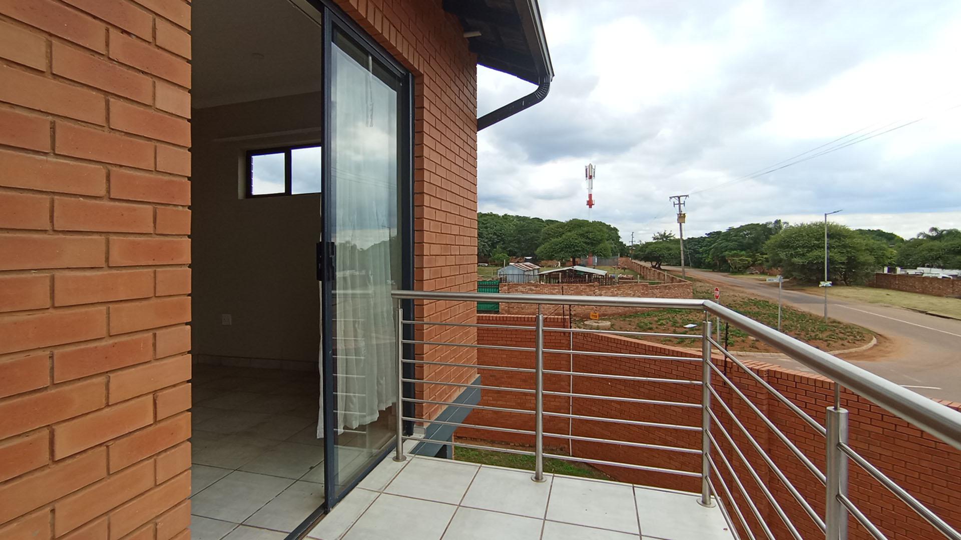 Balcony - 5 square meters of property in Montana