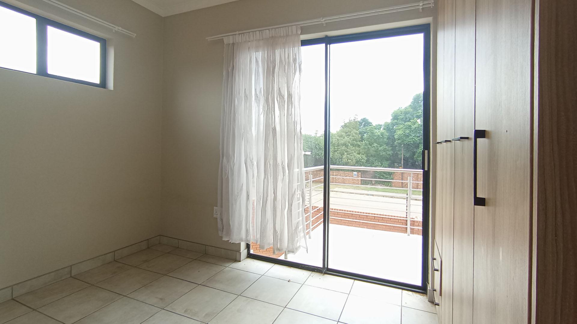 Main Bedroom - 12 square meters of property in Montana