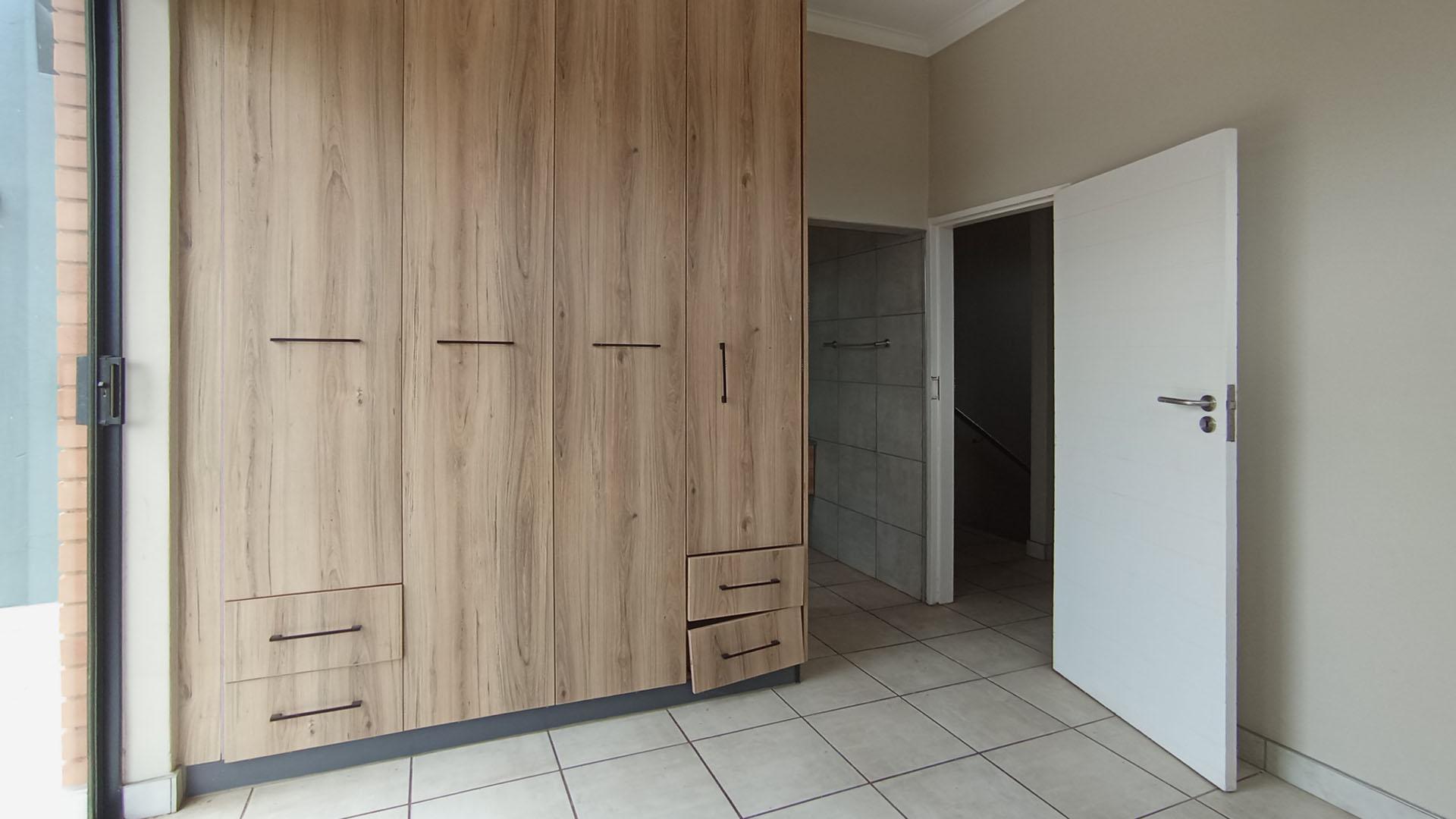 Main Bedroom - 12 square meters of property in Montana