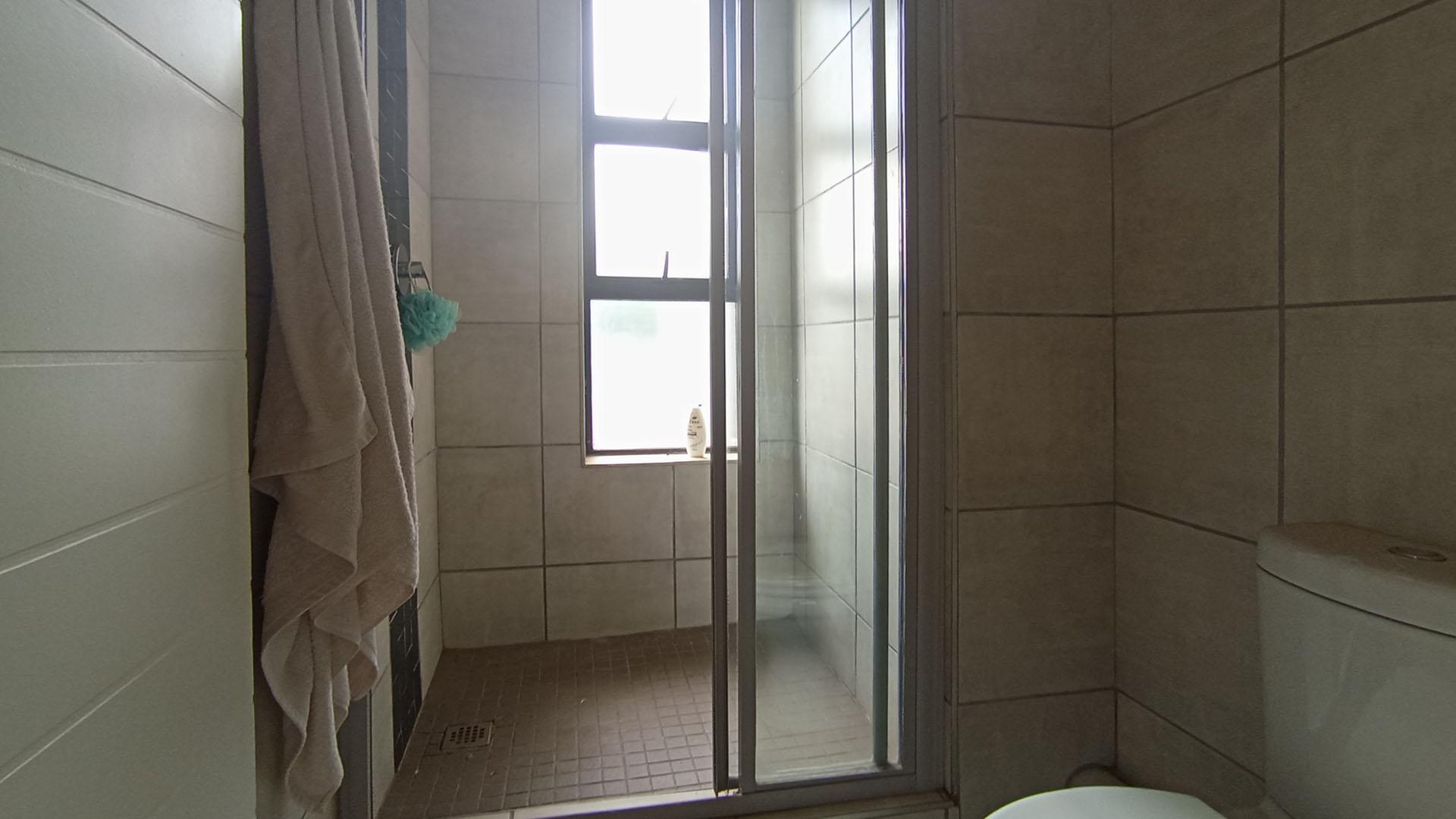 Main Bathroom - 5 square meters of property in Montana