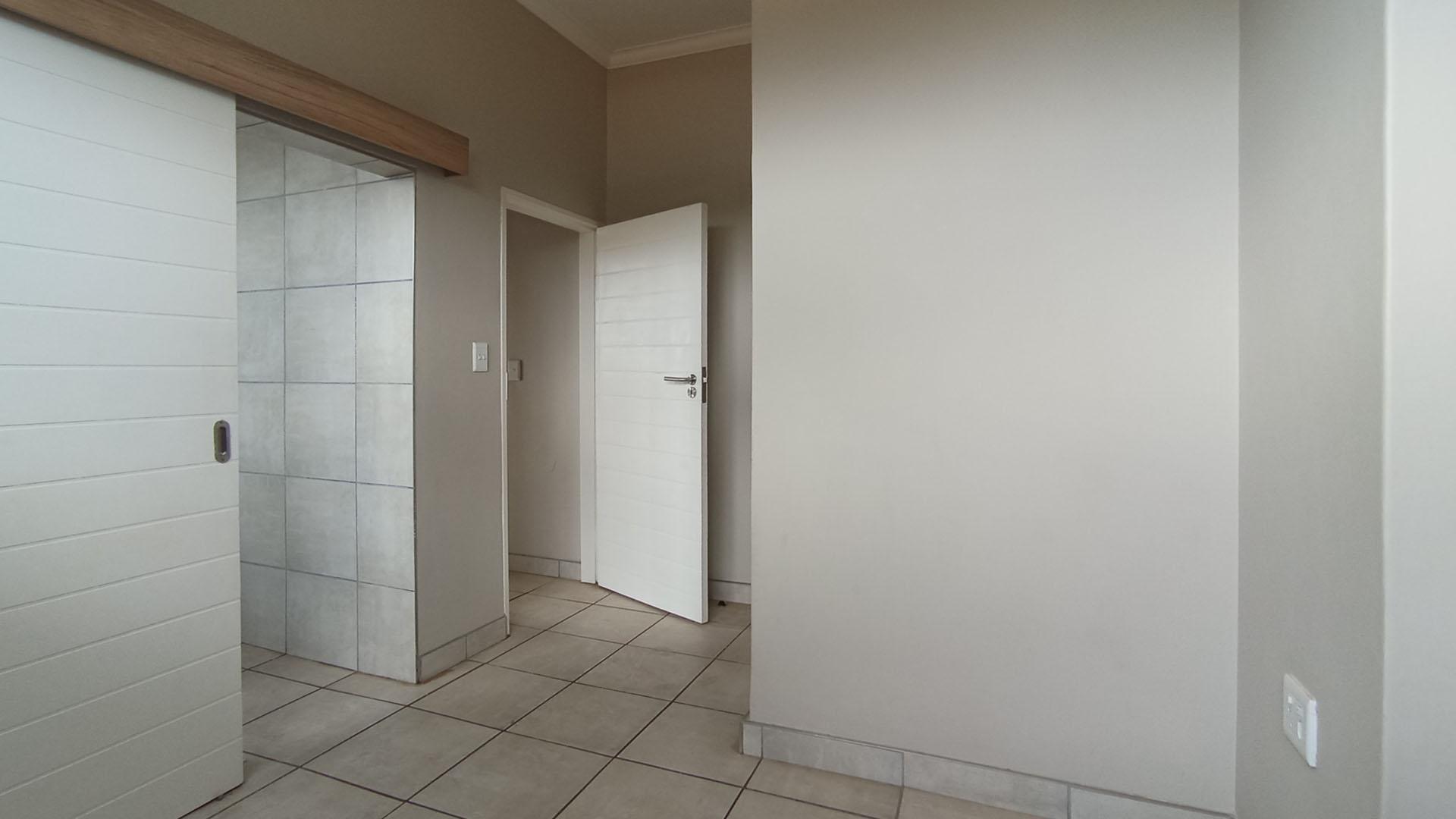 Bed Room 1 - 12 square meters of property in Montana