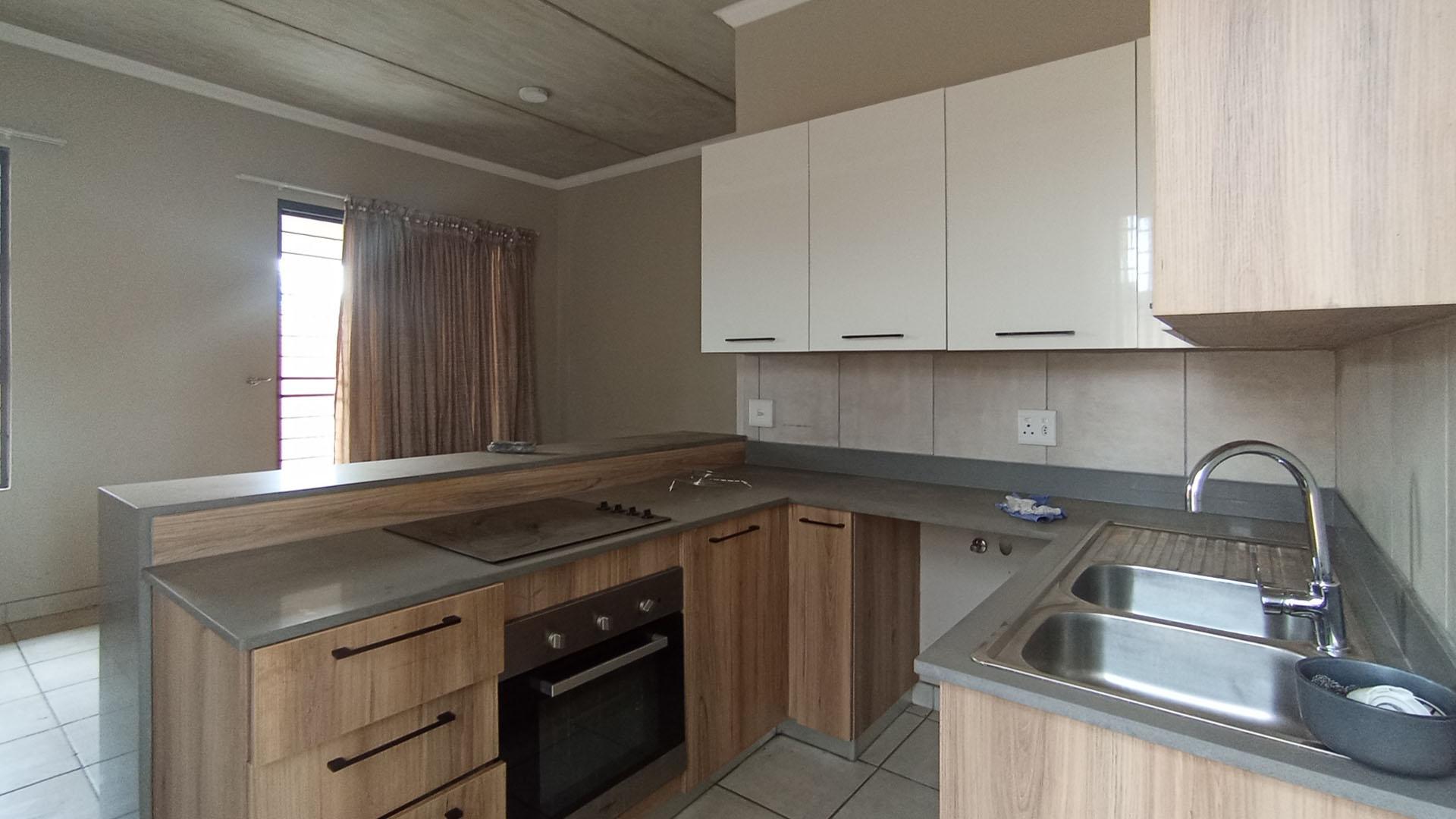 Kitchen - 9 square meters of property in Montana