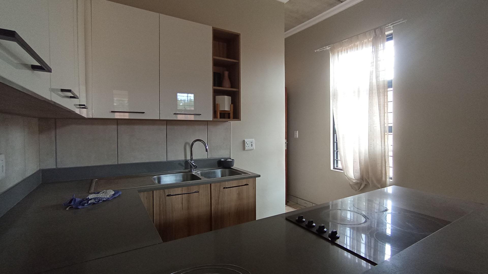 Kitchen - 9 square meters of property in Montana