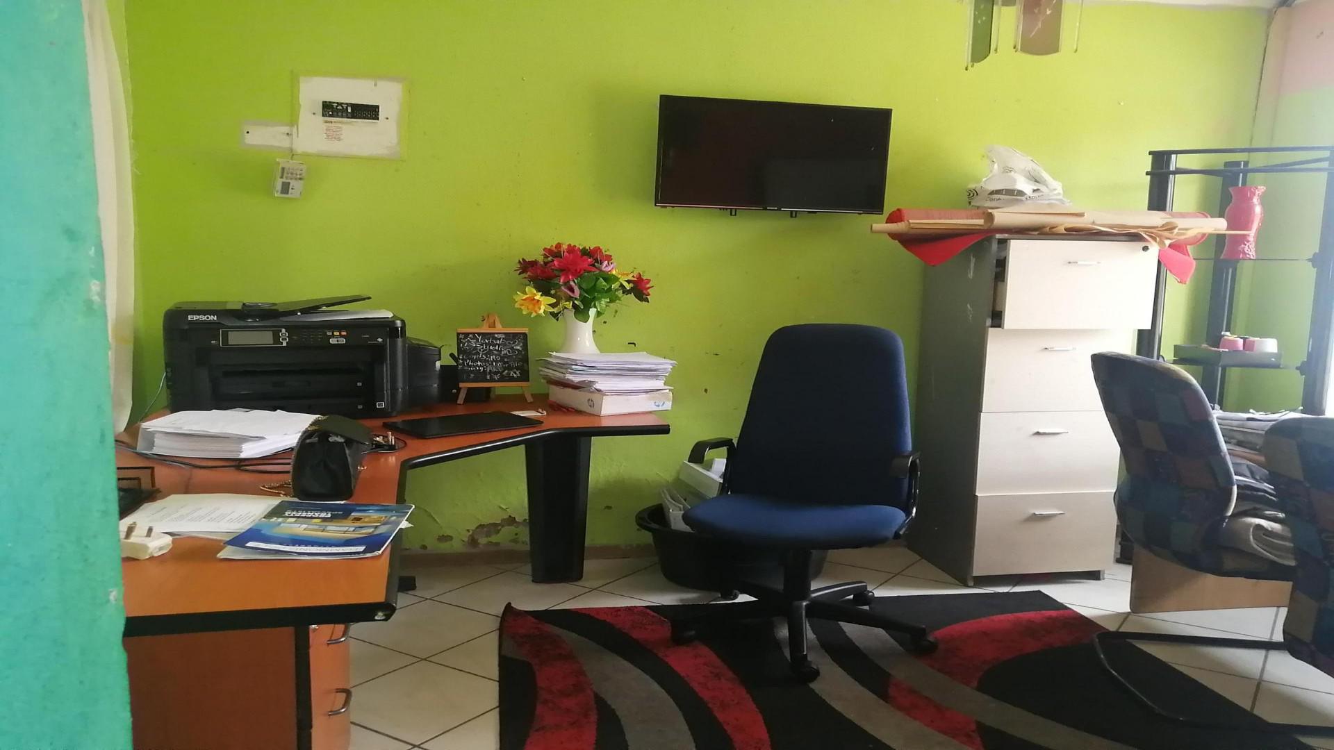 Lounges of property in Klipfontein View