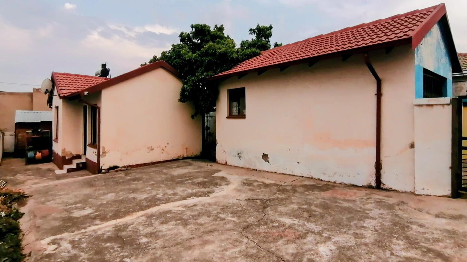 Backyard of property in Klipfontein View