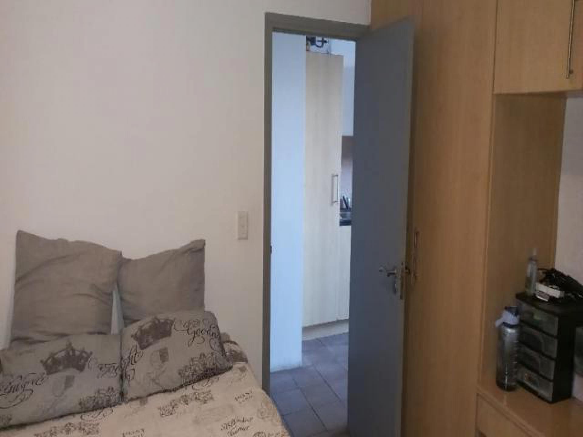 Bed Room 1 - 16 square meters of property in Zonnebloem