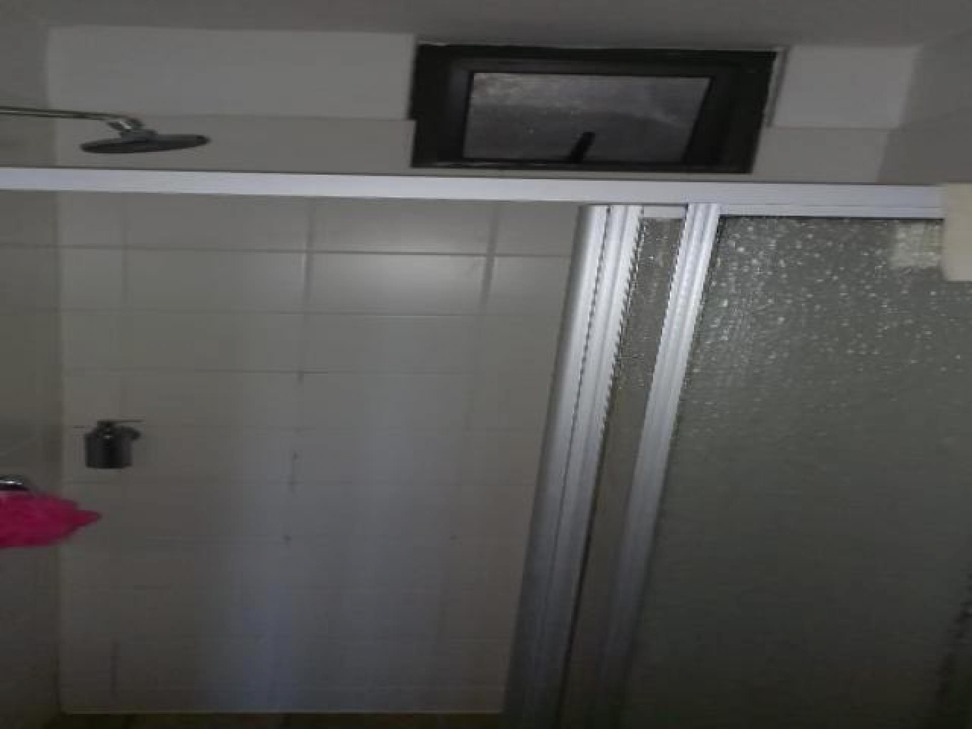 Bathroom 1 - 4 square meters of property in Zonnebloem