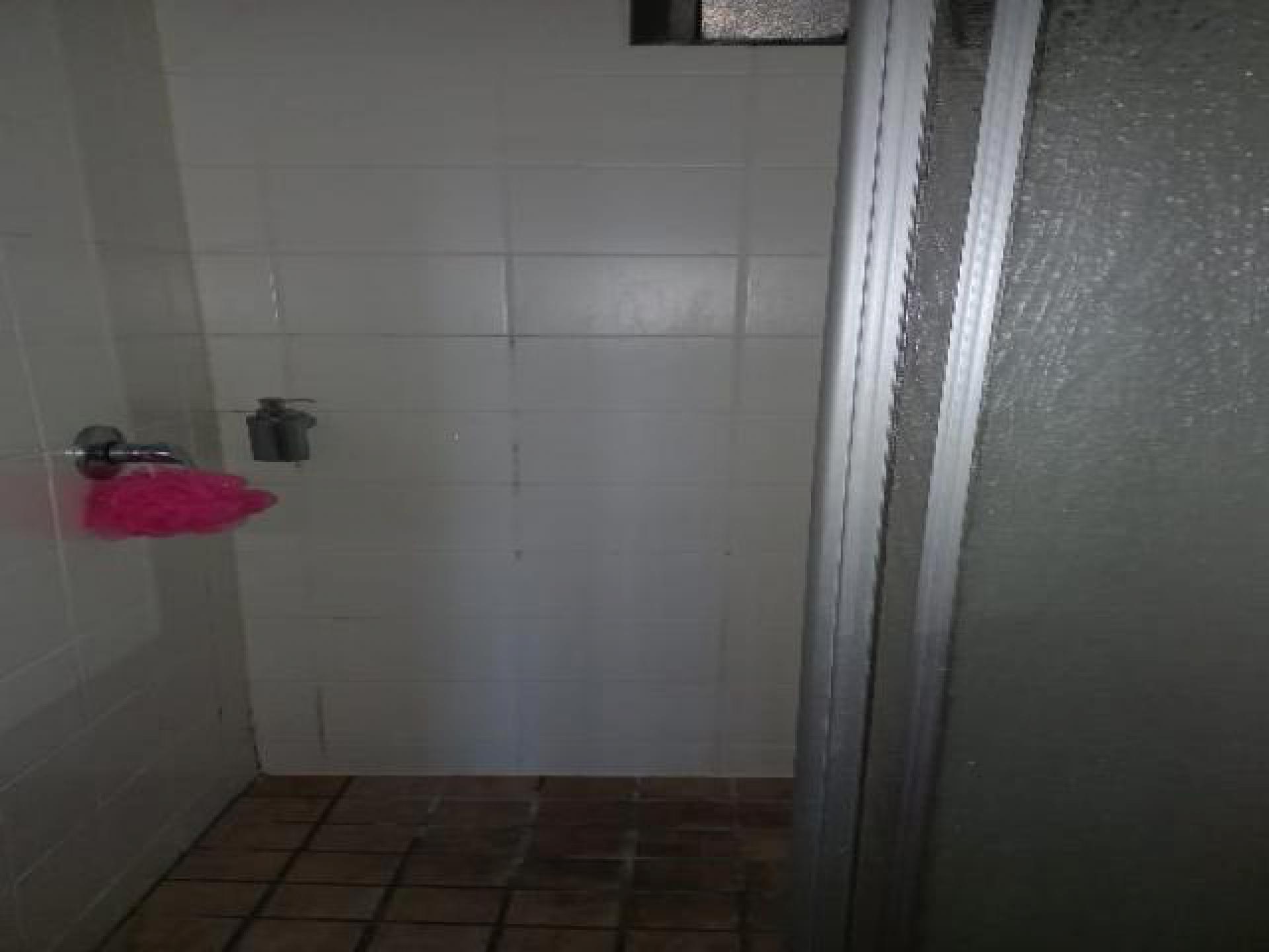 Bathroom 1 - 4 square meters of property in Zonnebloem