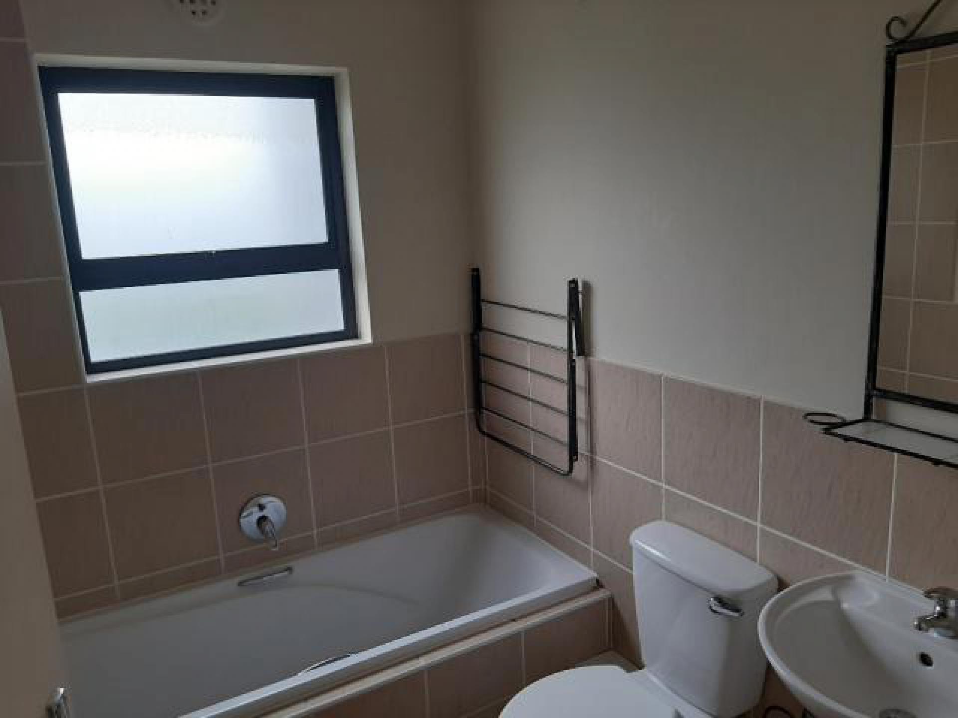 Bathroom 1 of property in Parklands