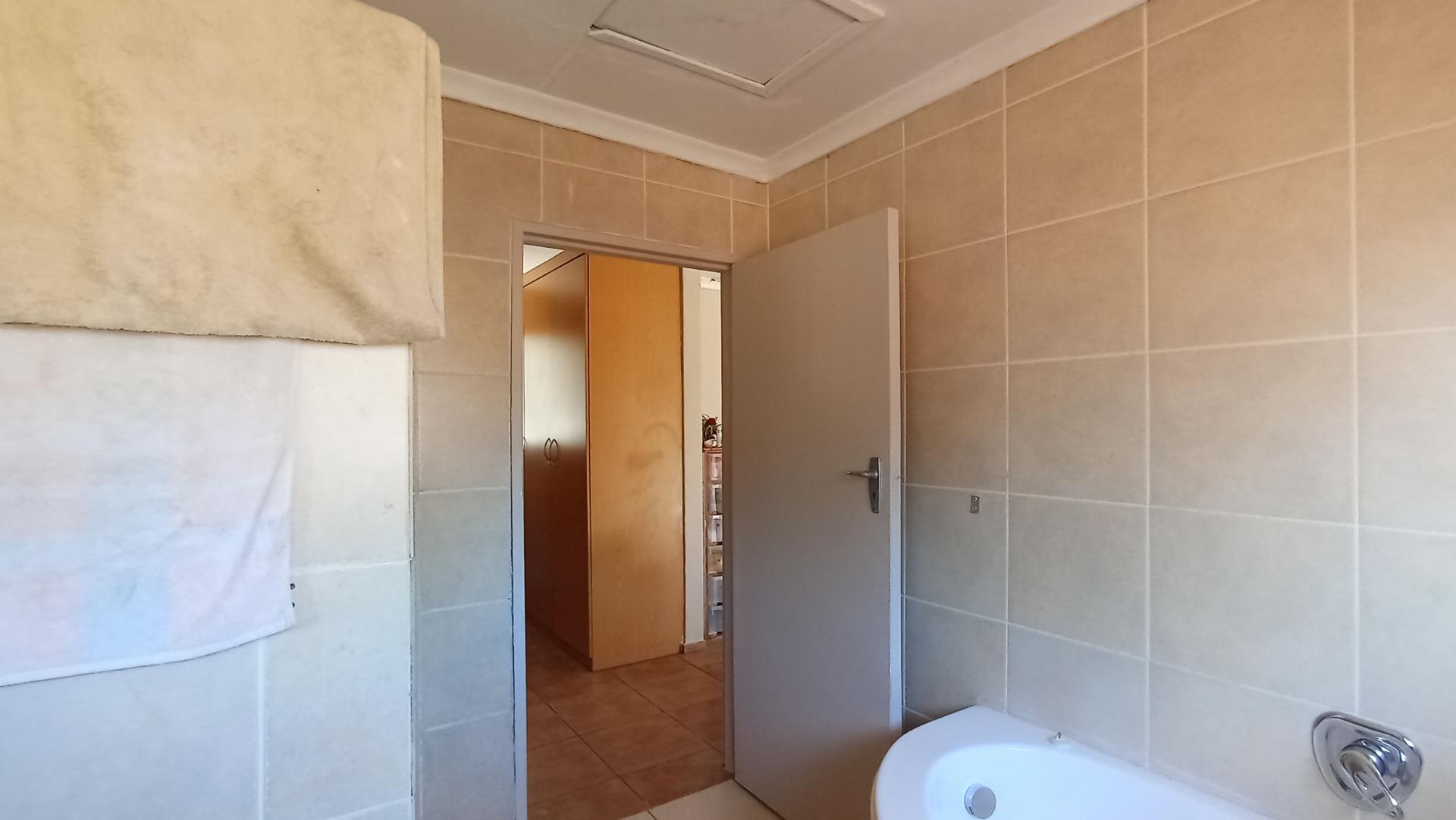 Bathroom 2 - 7 square meters of property in Wilropark
