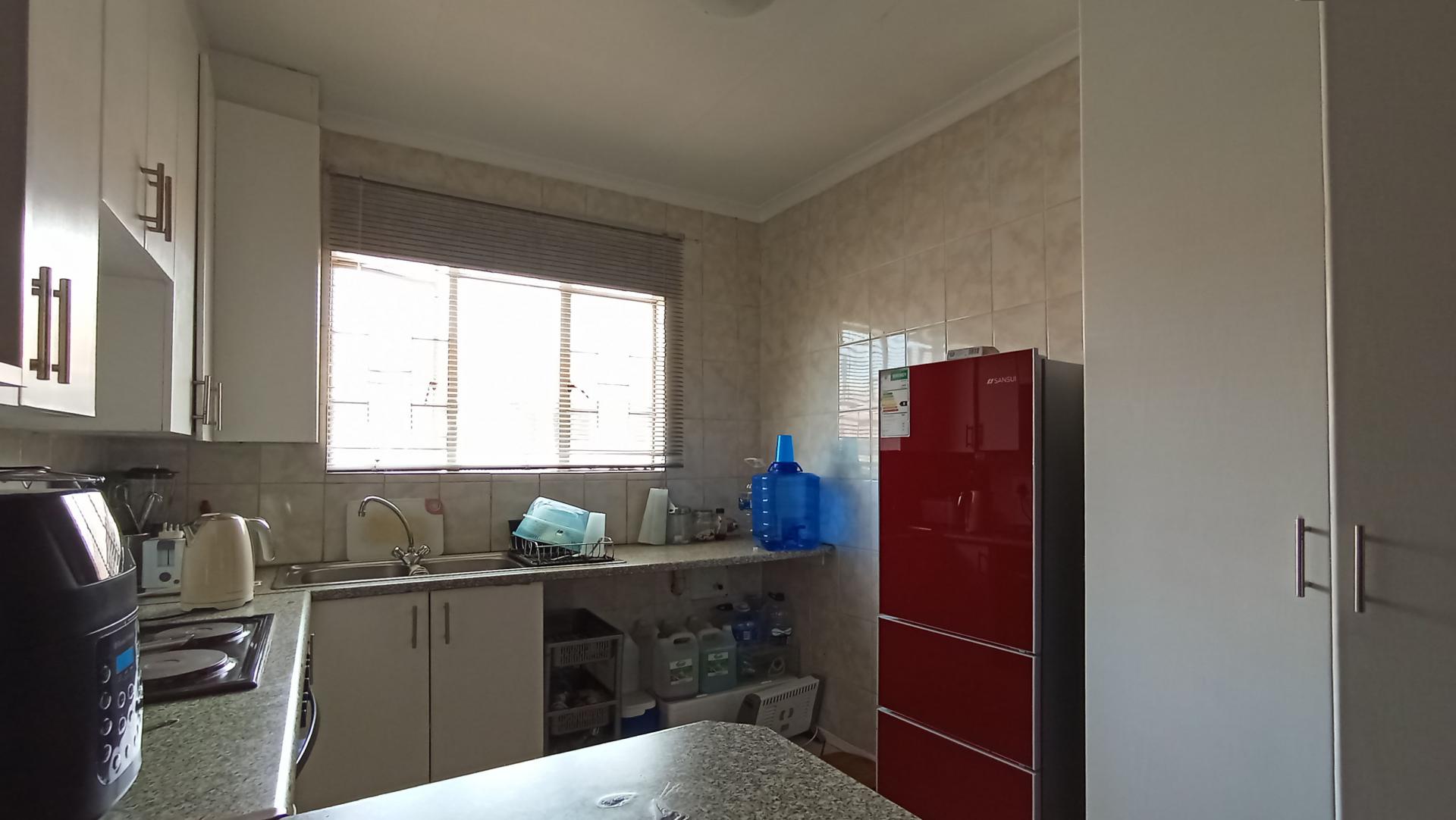 Lounges - 18 square meters of property in Highveld