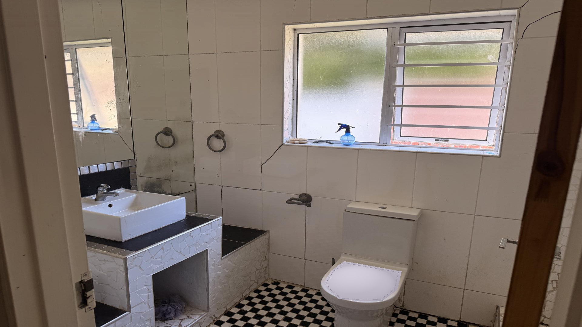 Bathroom 1 of property in Walmer Heights