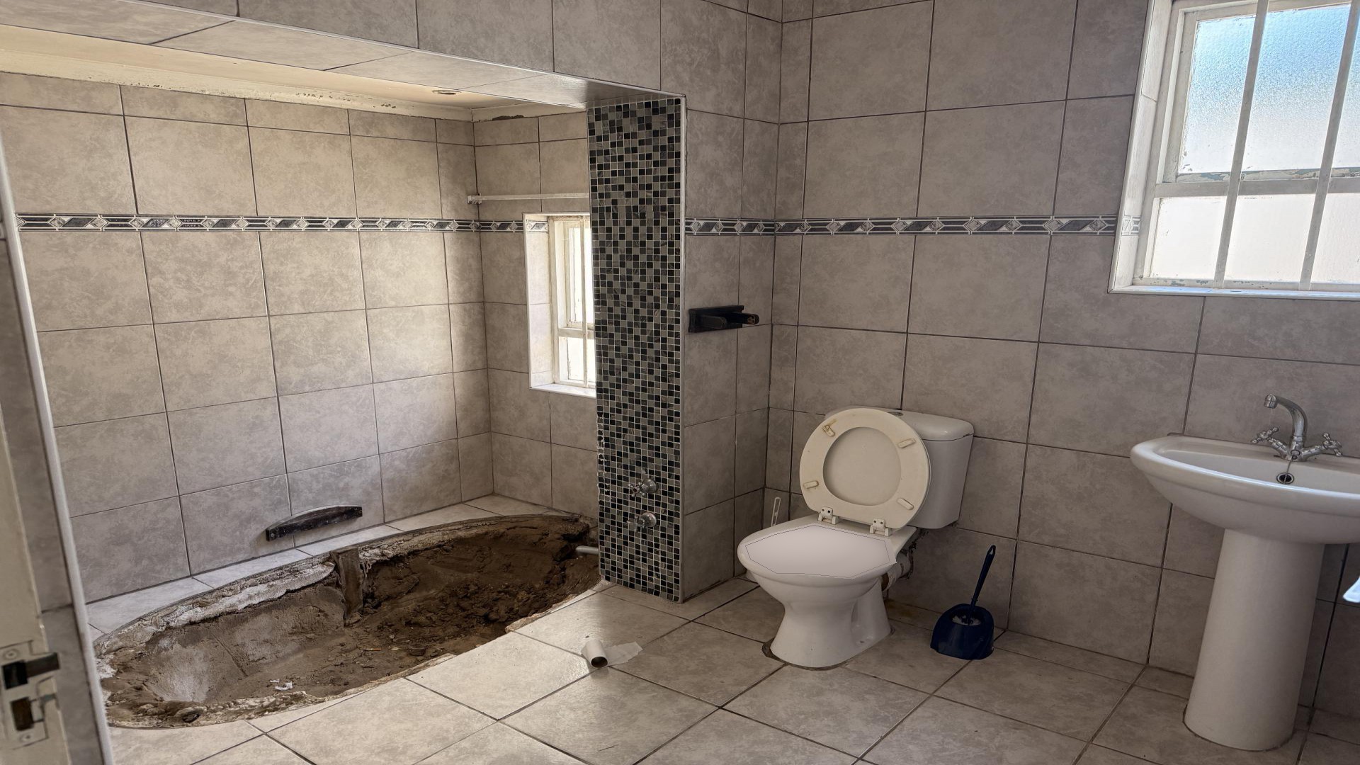 Bathroom 2 of property in Walmer Heights