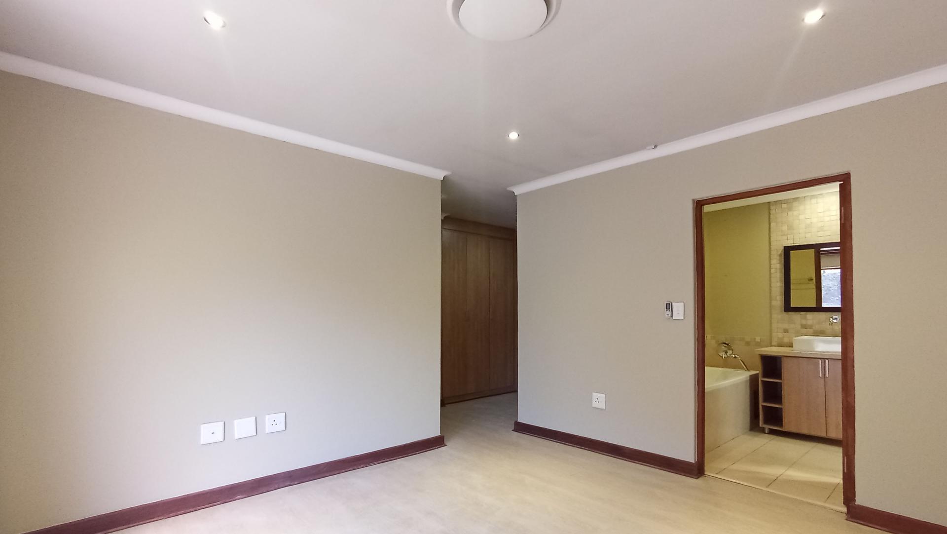 Main Bedroom - 24 square meters of property in Menlo Park