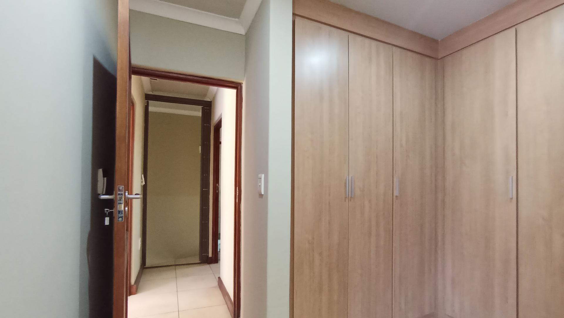 Main Bedroom - 24 square meters of property in Menlo Park