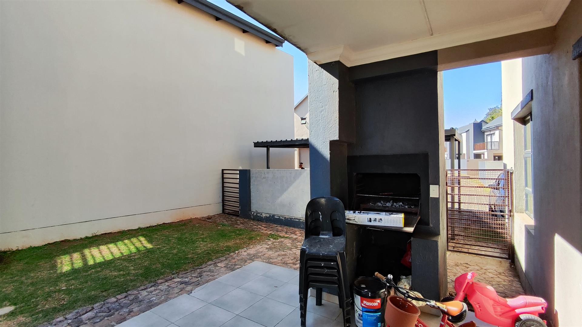 Patio - 10 square meters of property in Terenure