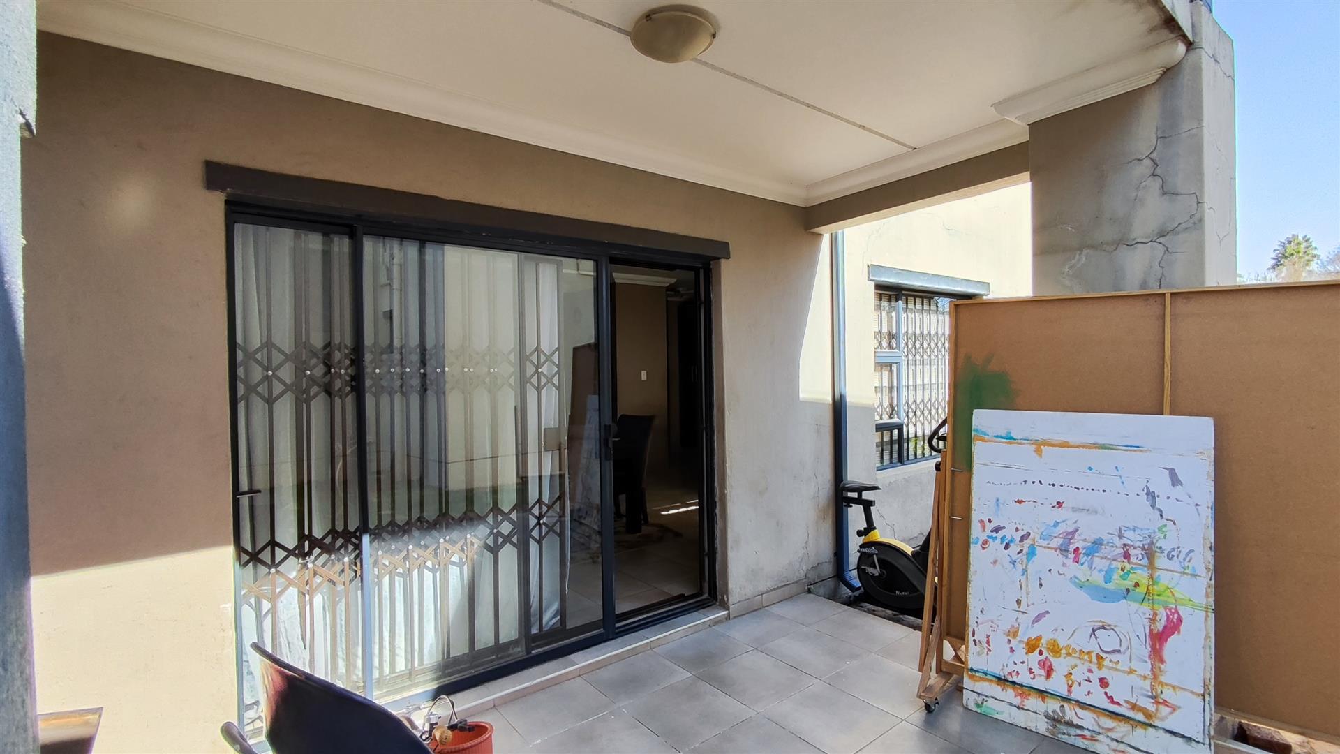 Patio - 10 square meters of property in Terenure