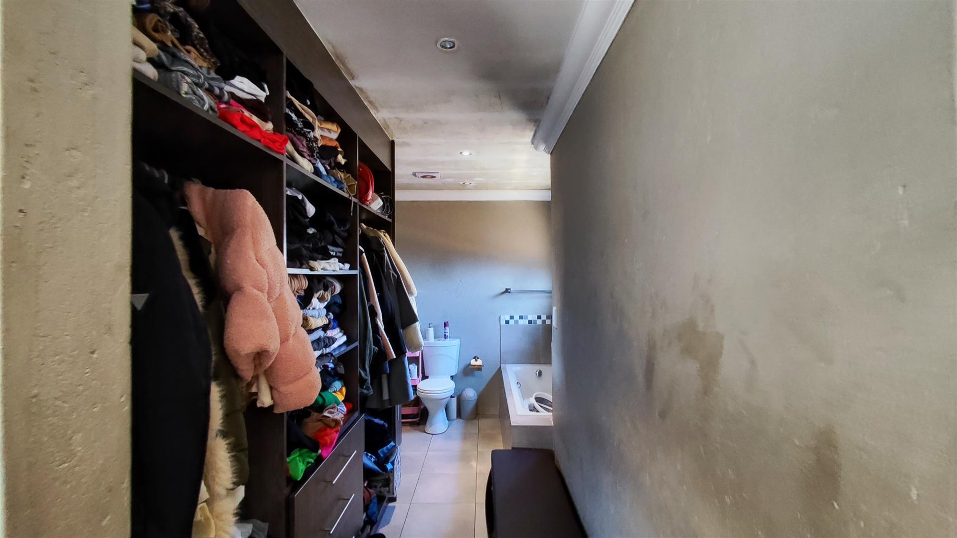 Main Bedroom - 20 square meters of property in Terenure