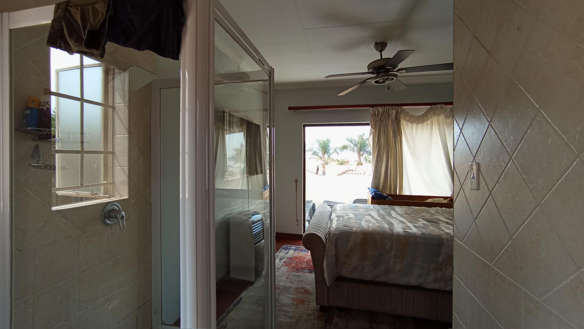 Main Bathroom - 6 square meters of property in Amberfield