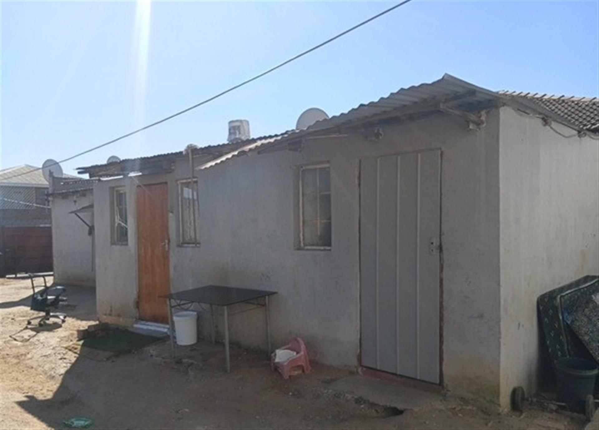 Front View of property in La Rochelle - JHB