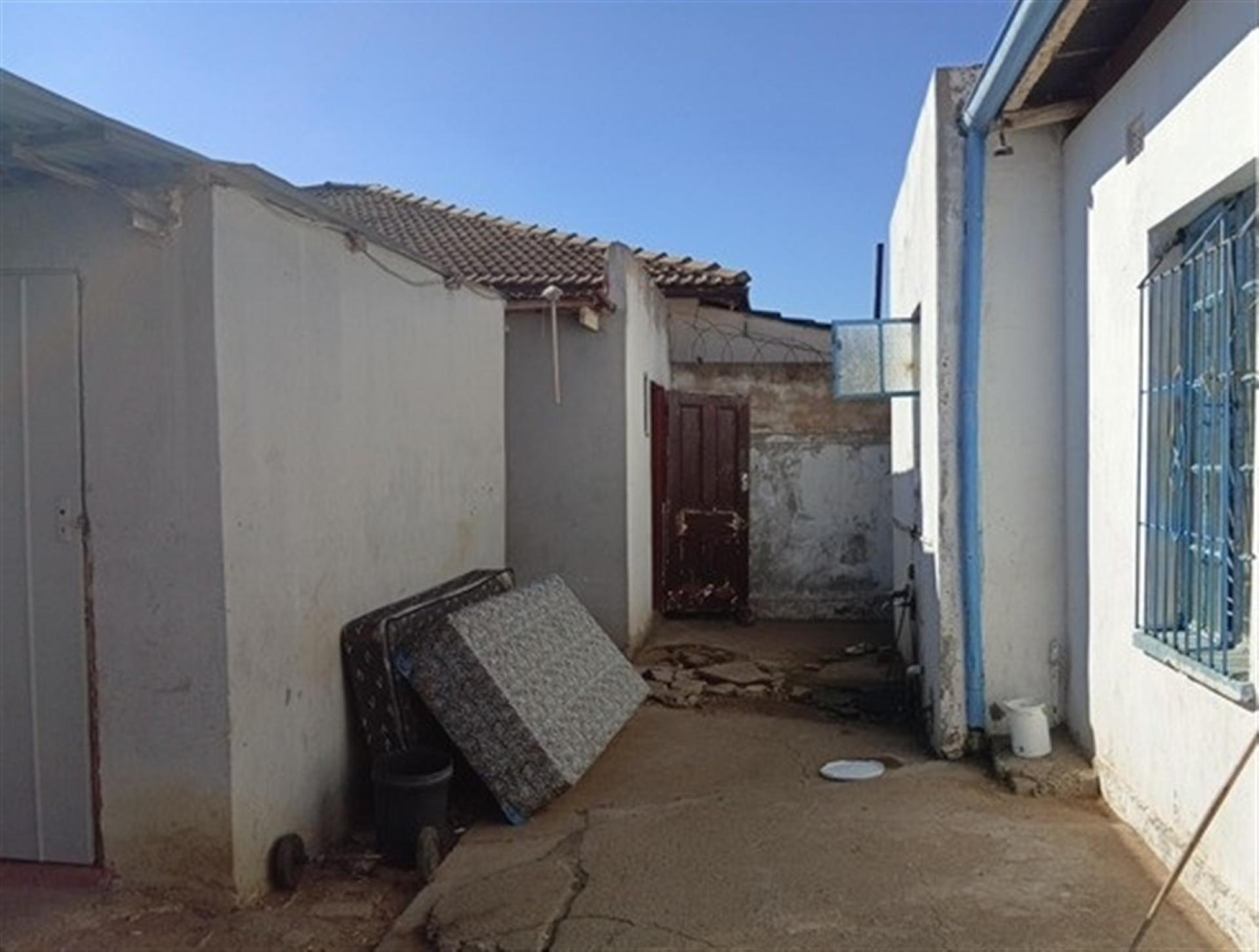 Front View of property in La Rochelle - JHB