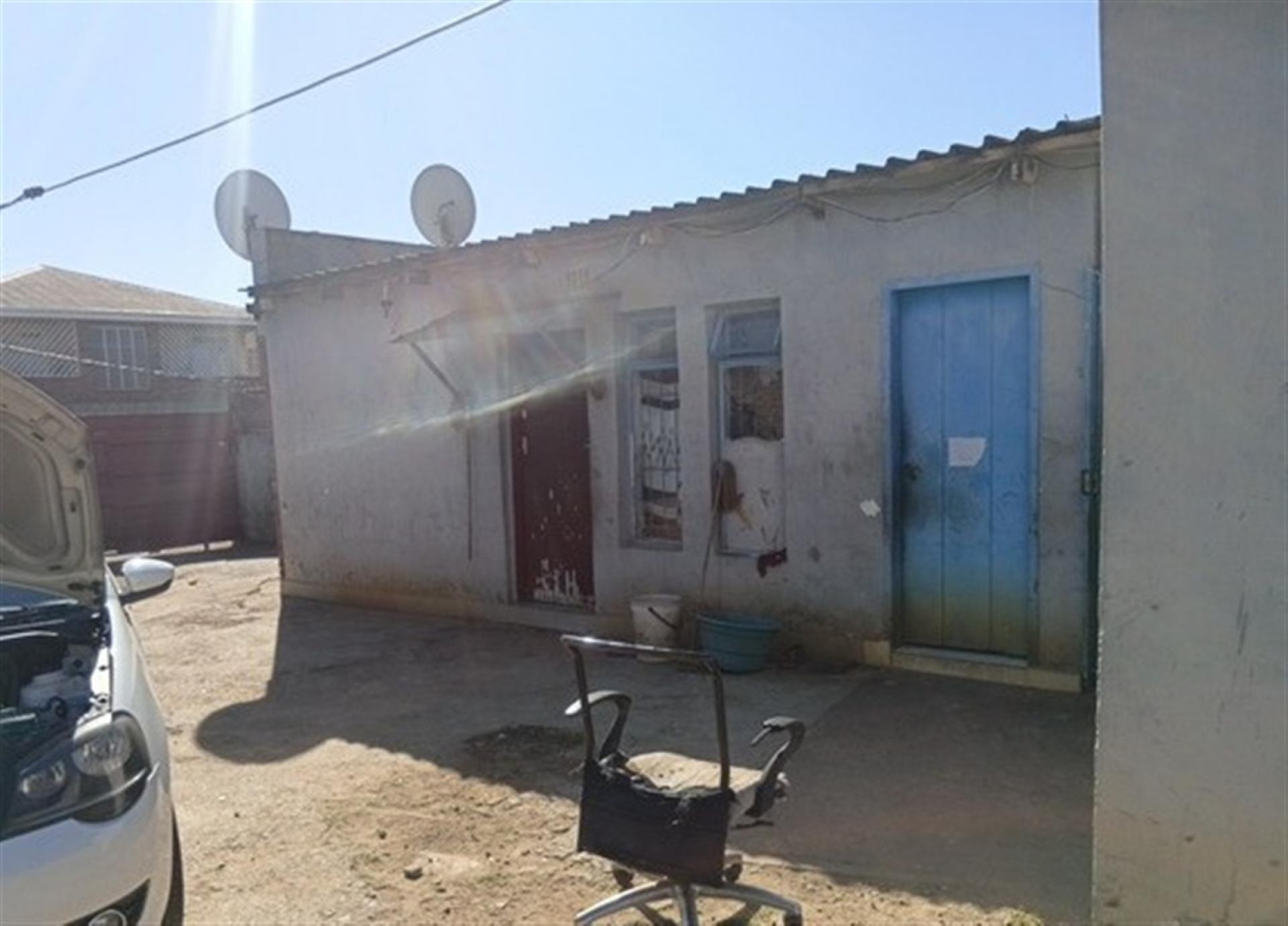 Front View of property in La Rochelle - JHB