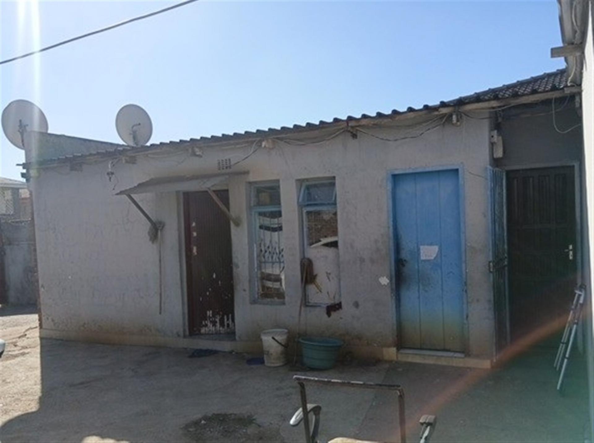 Front View of property in La Rochelle - JHB