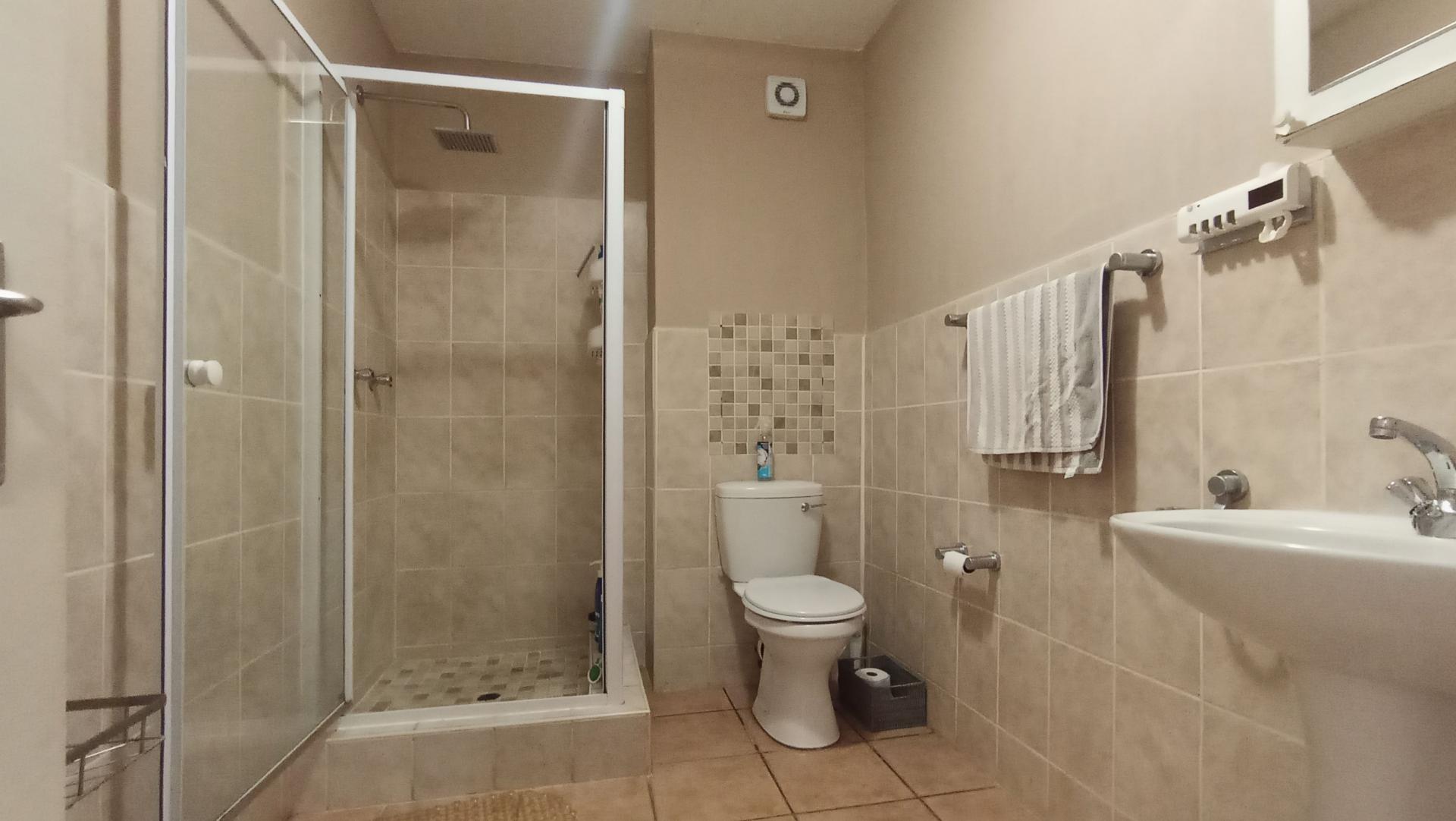 Bathroom 1 - 7 square meters of property in Dainfern