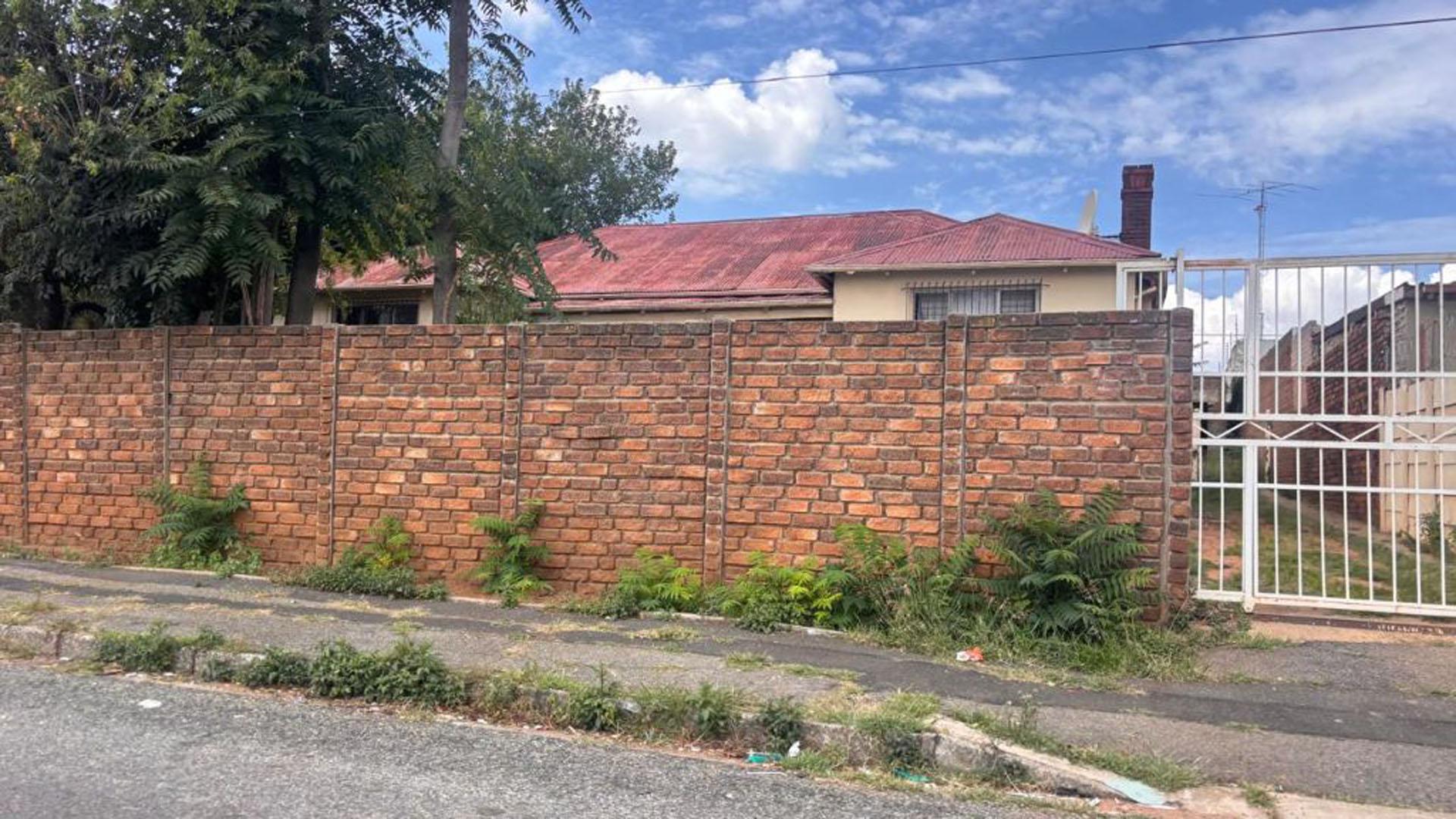 Front View of property in The Hill