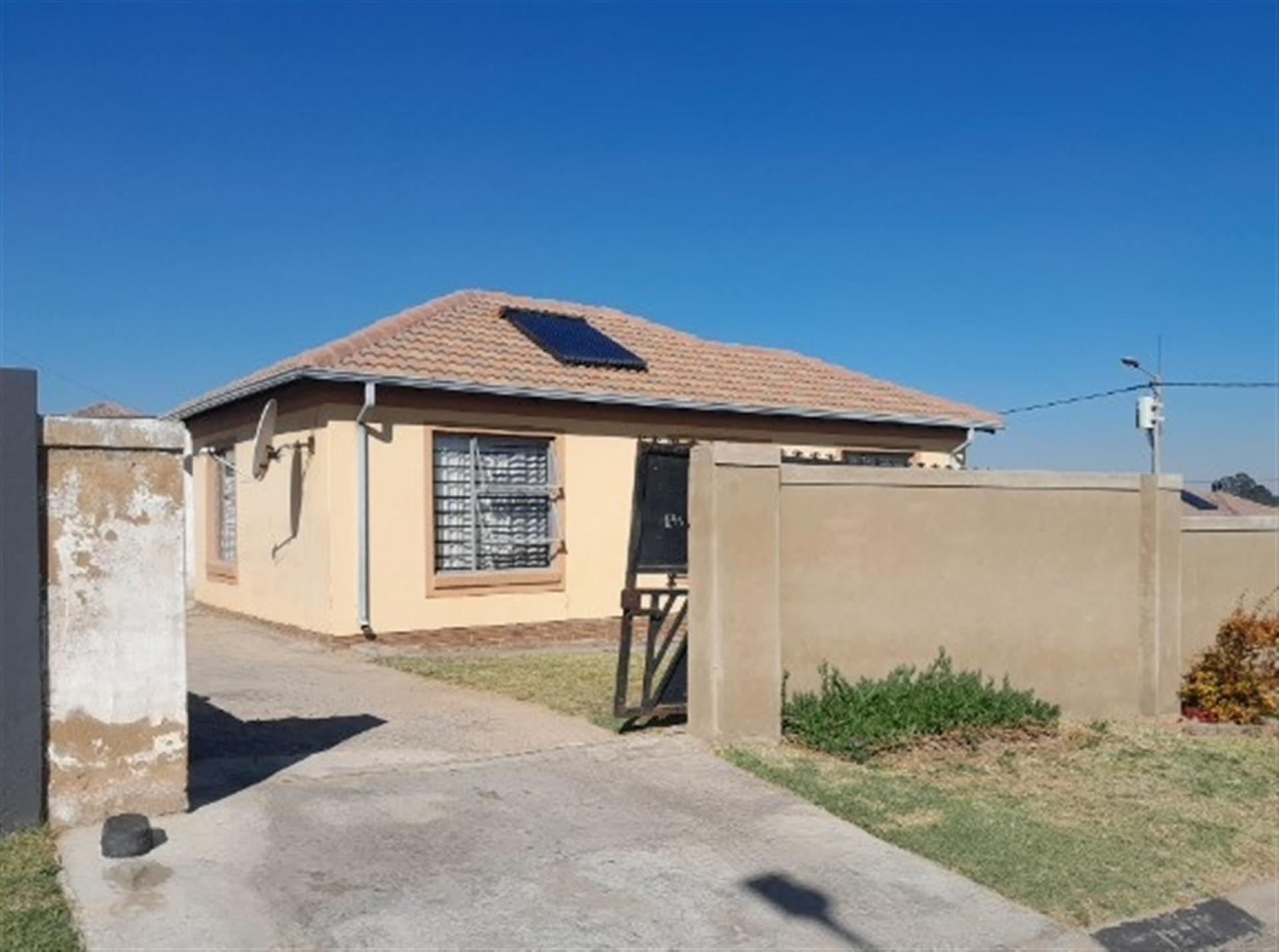 Front View of property in Witpoortjie