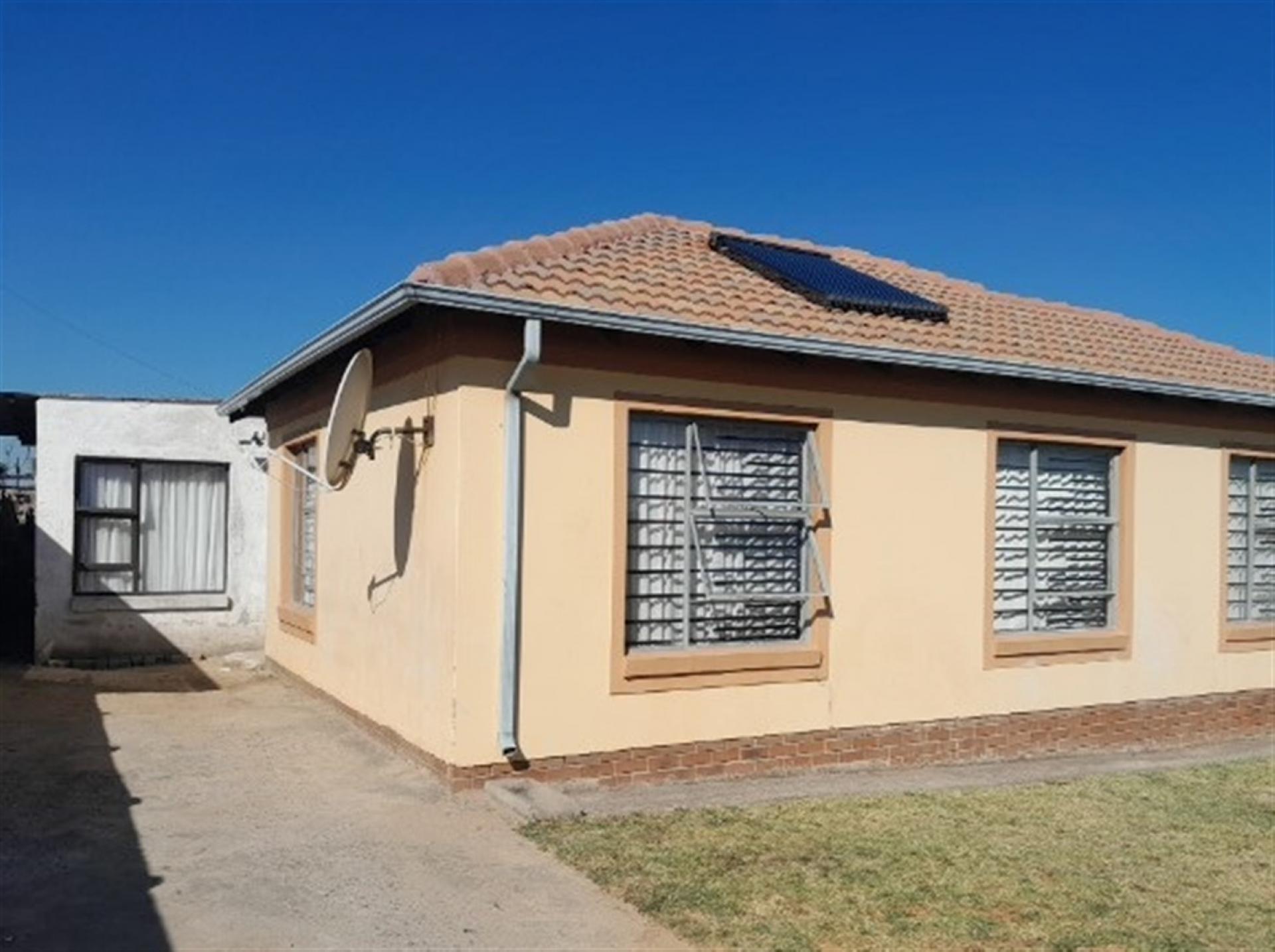 Front View of property in Witpoortjie