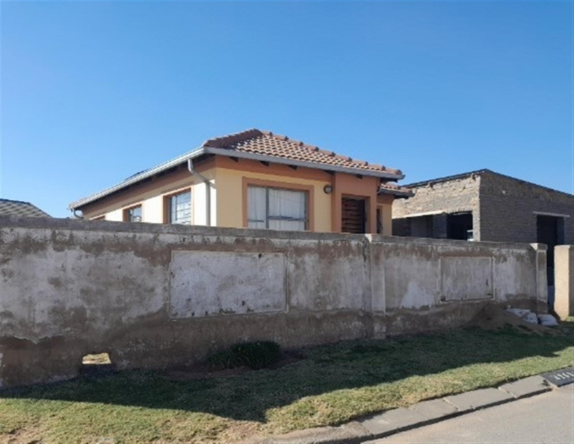 Front View of property in Witpoortjie
