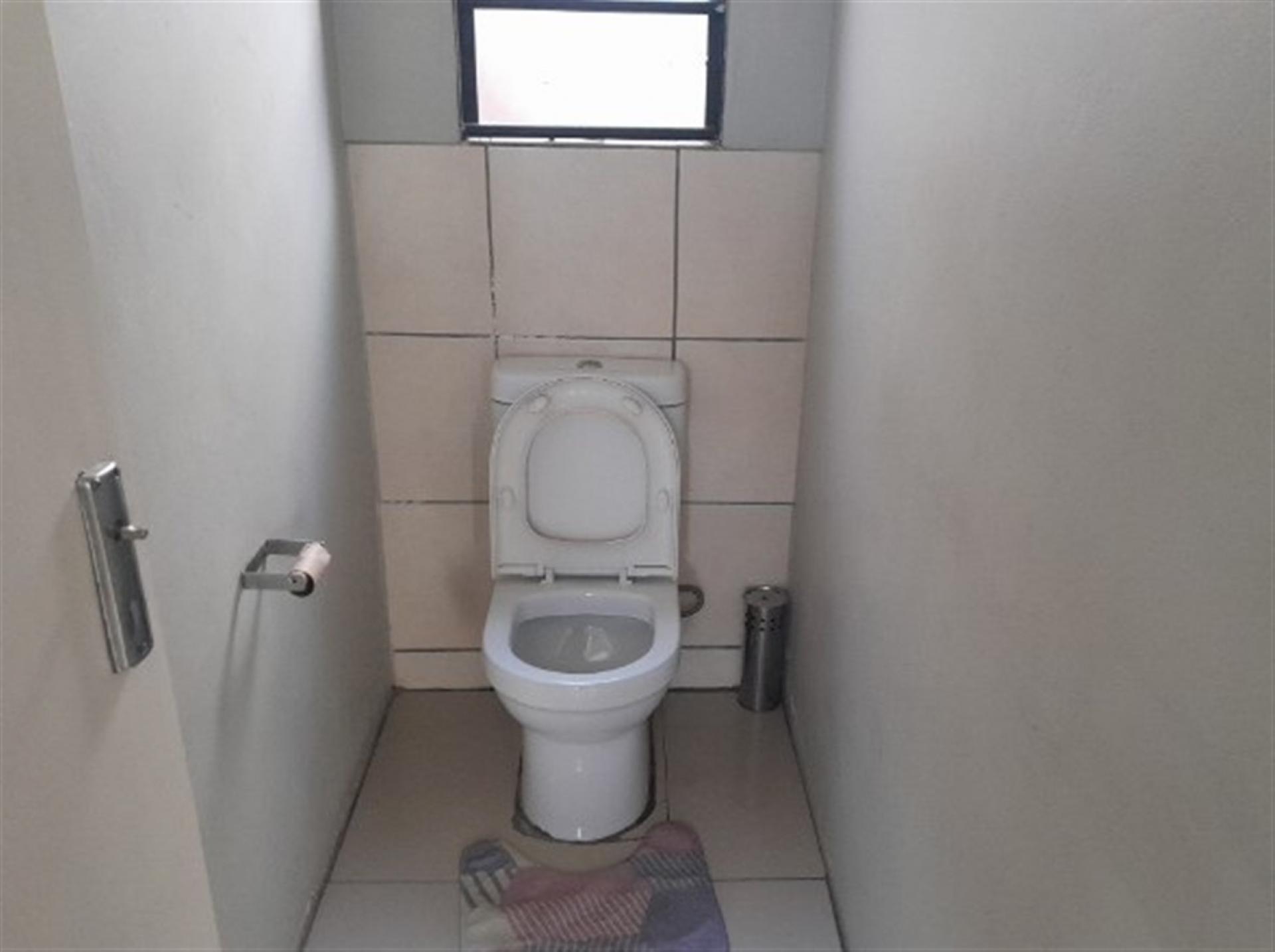 Bathroom 1 of property in Witpoortjie