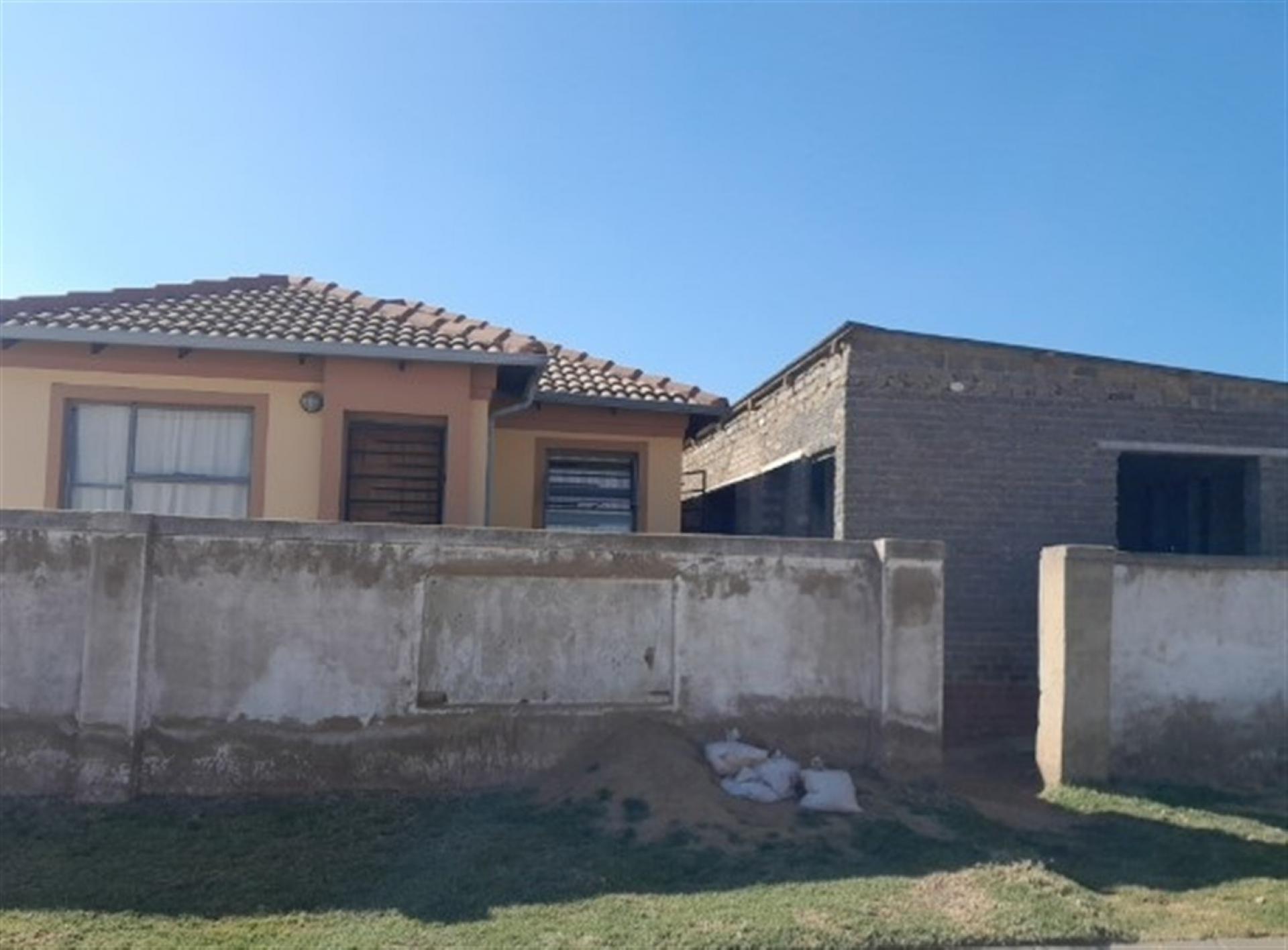 Front View of property in Witpoortjie