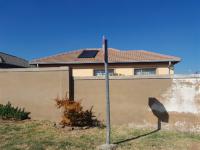 Front View of property in Witpoortjie