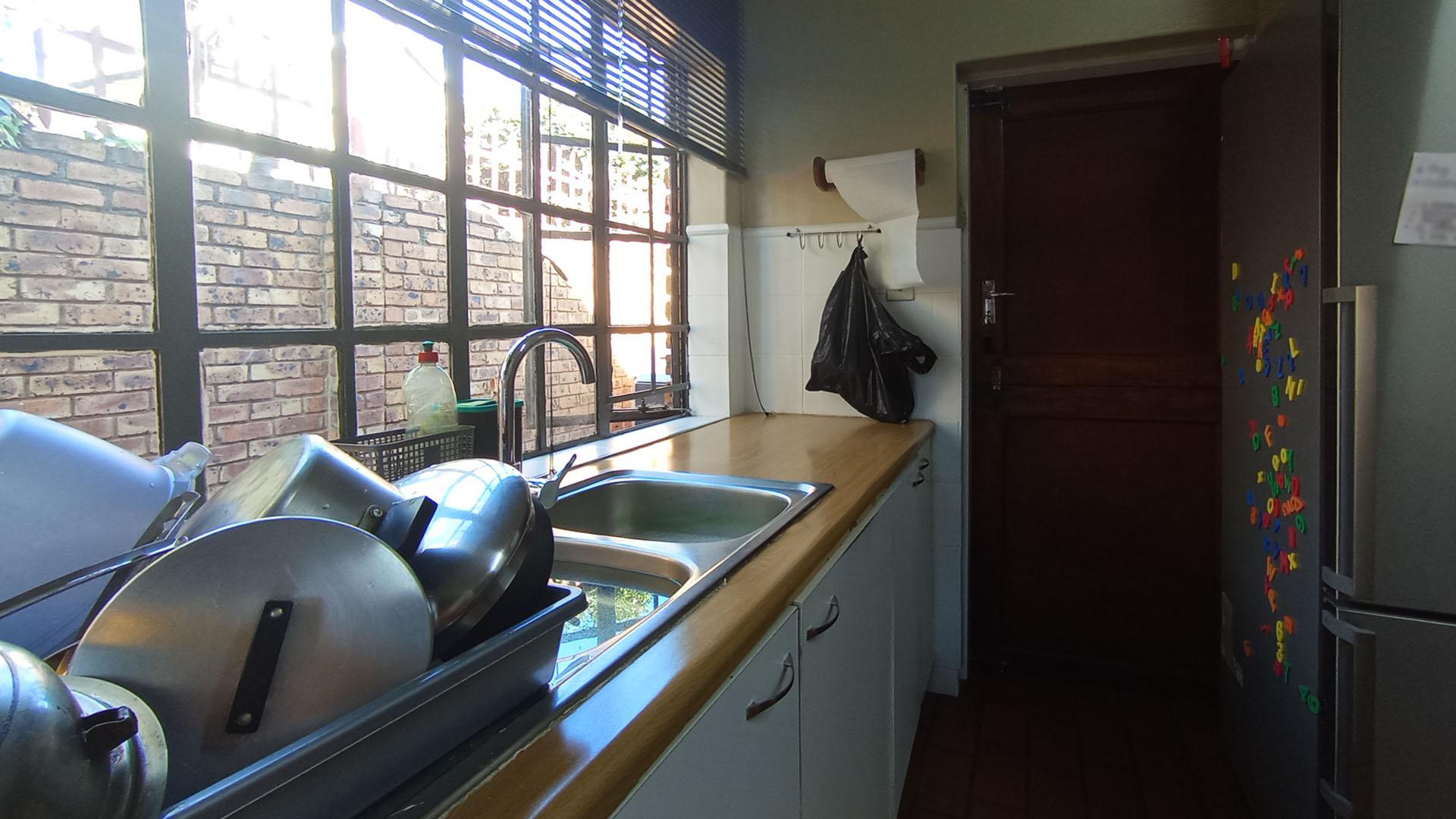 Kitchen - 13 square meters of property in Wierdapark