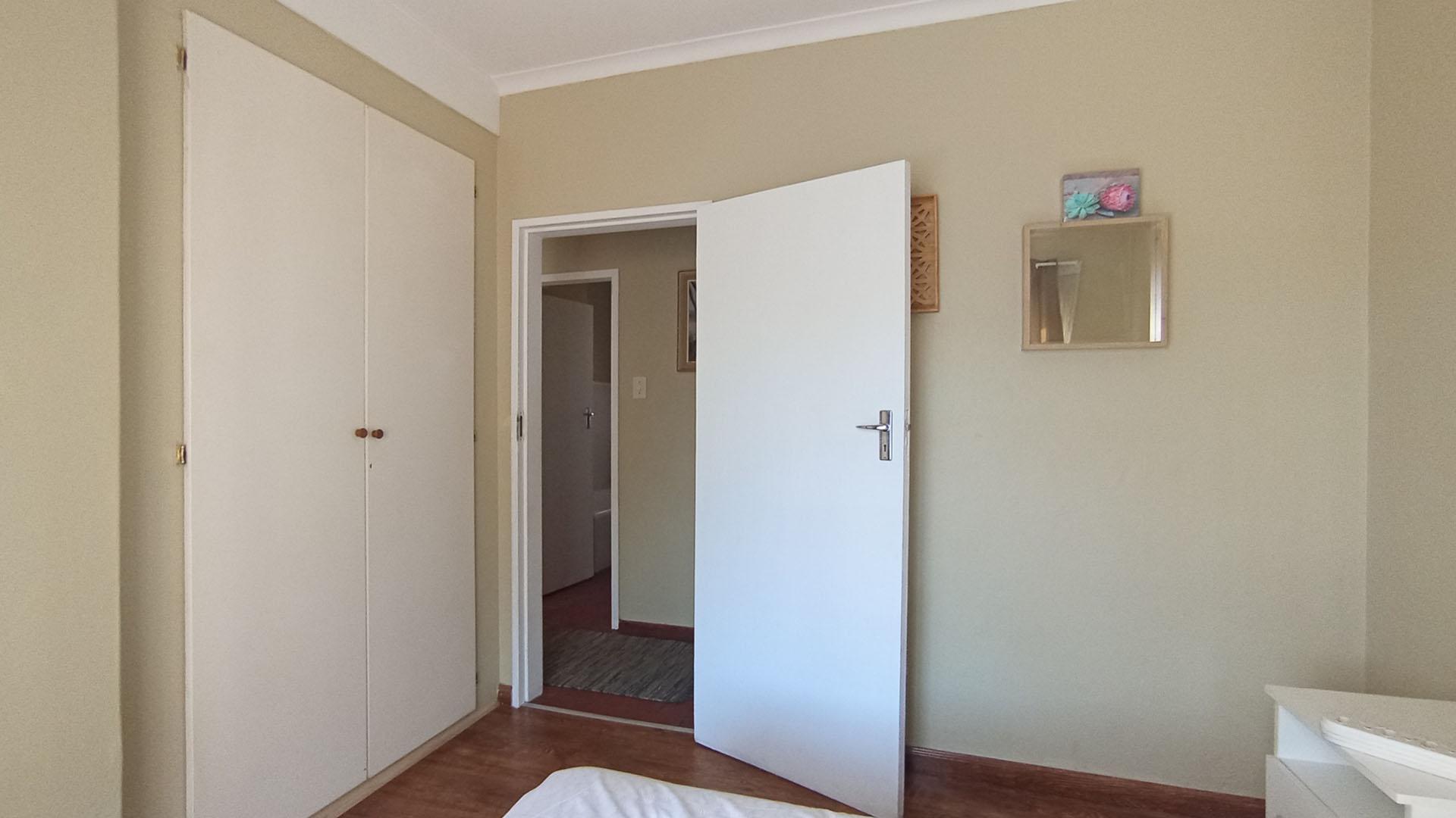 Bed Room 1 - 10 square meters of property in Wierdapark