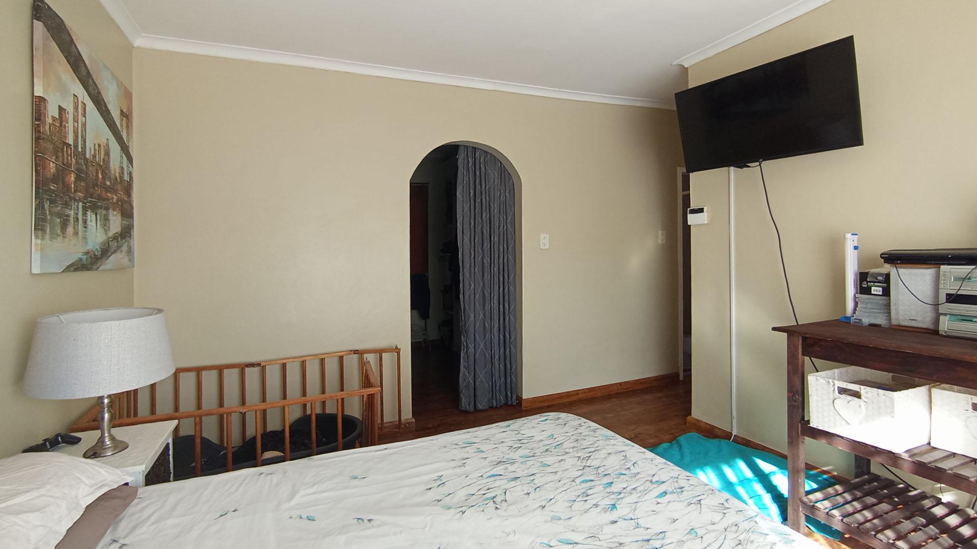 Main Bedroom - 23 square meters of property in Wierdapark