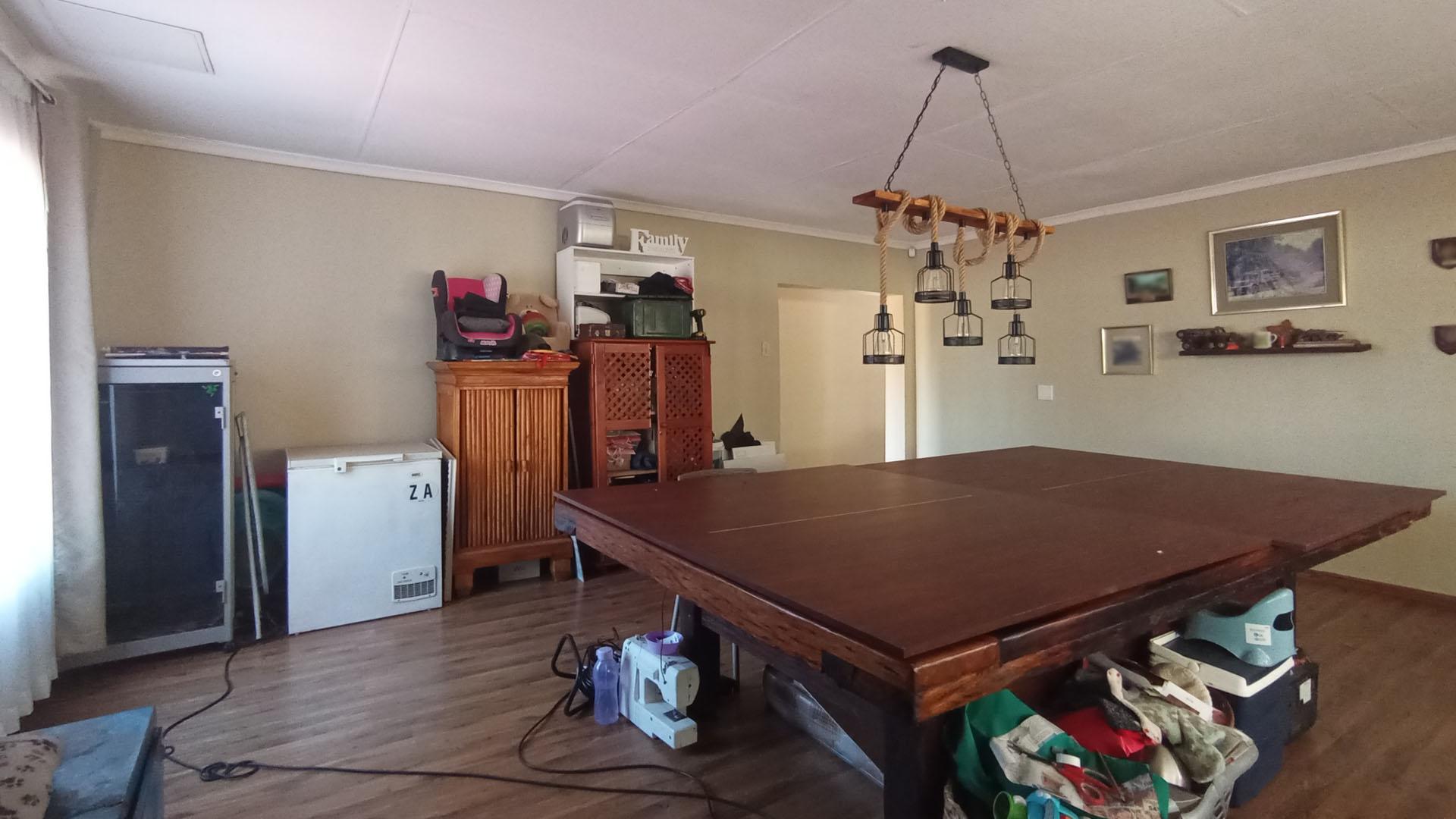 Dining Room - 37 square meters of property in Wierdapark